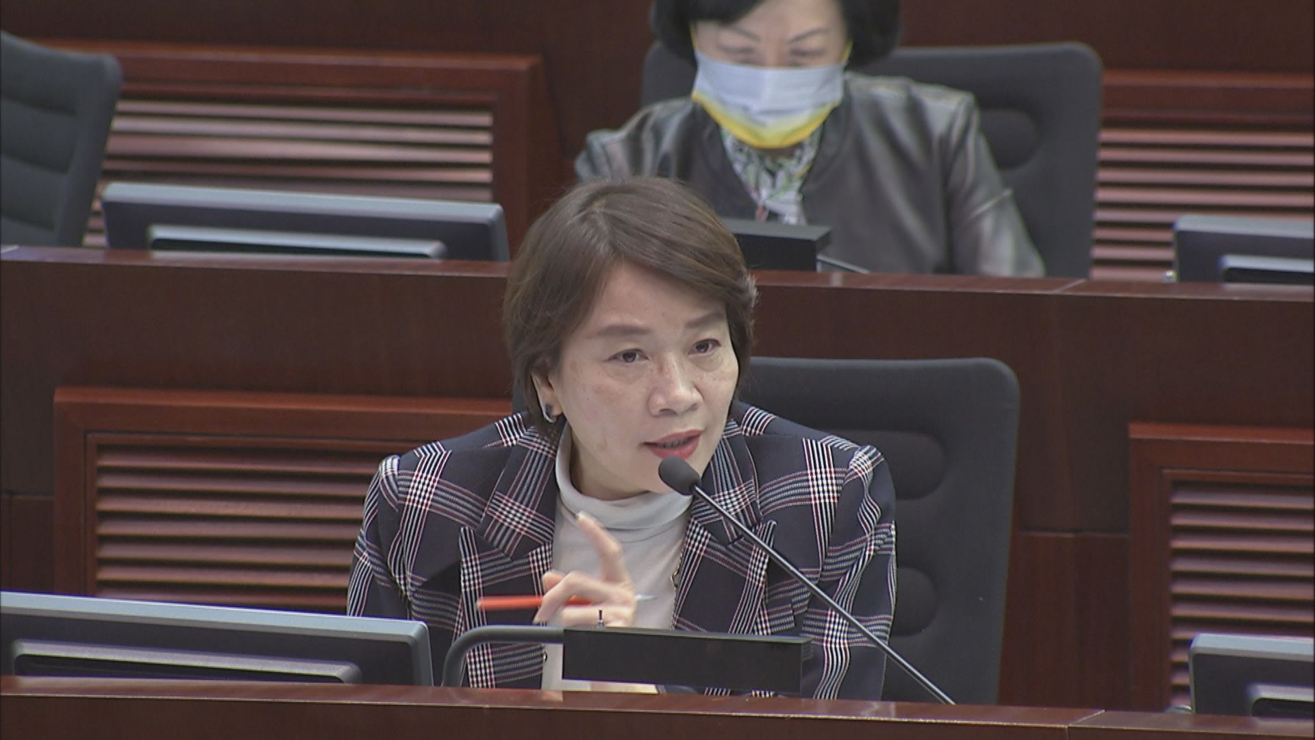 有議員關注政府如何確保公民及社會發展科教師質素