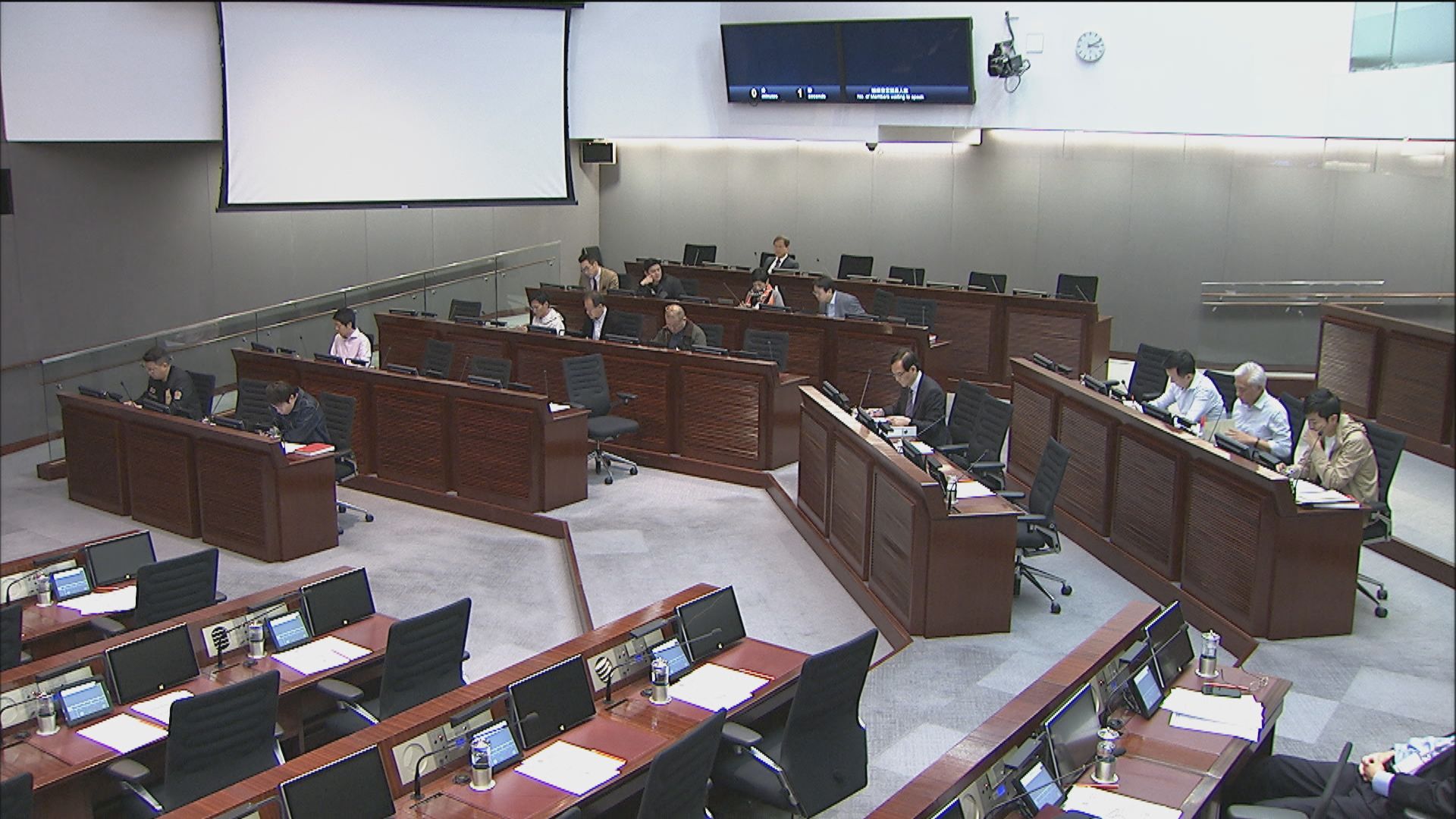 財委會六小時會議未就公務員加薪表決