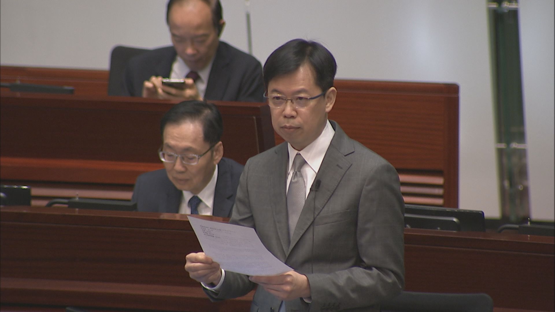 議員憂大型基建造成財政負擔　李家超：積極考慮市場融資