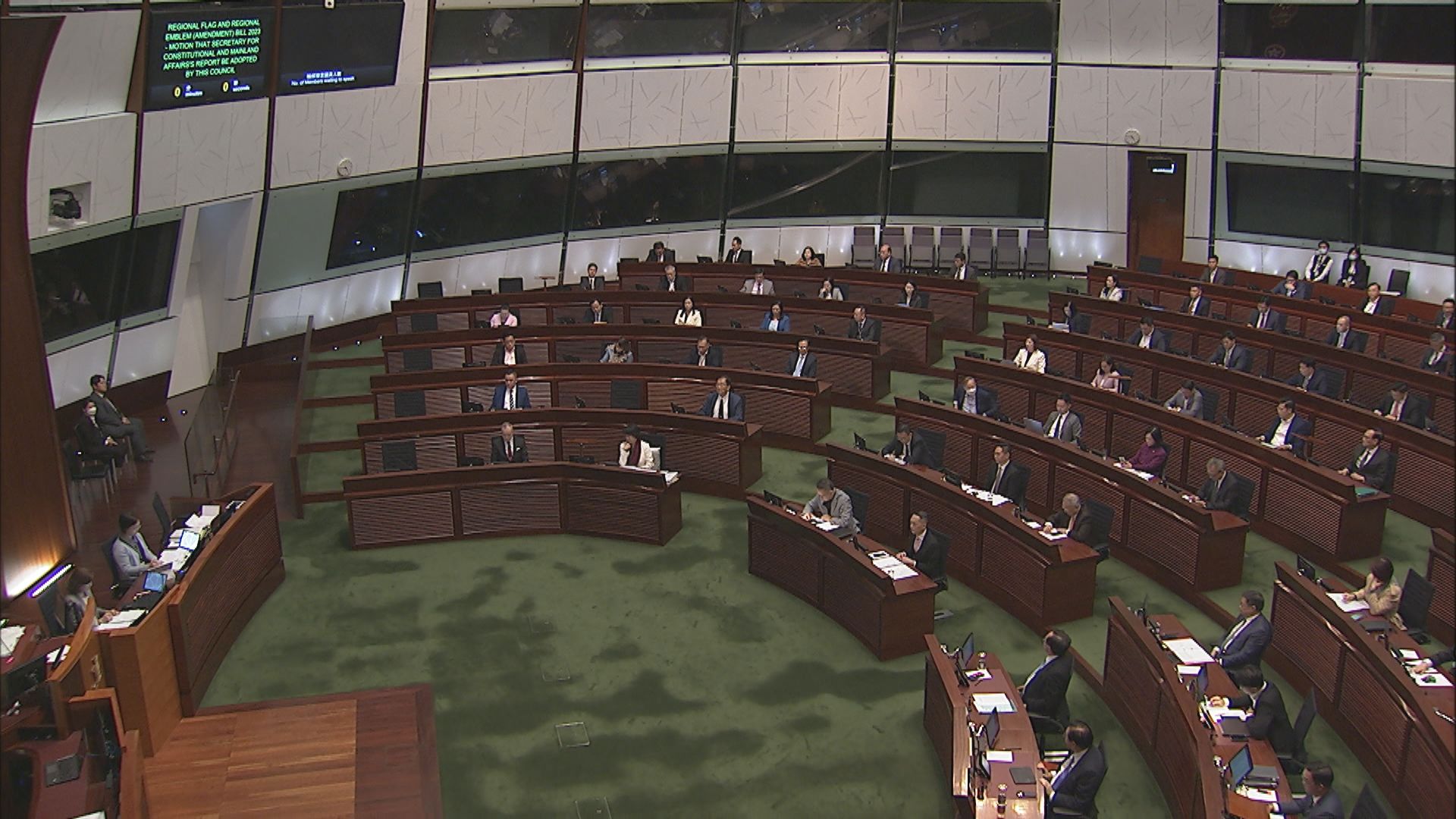 立法會三讀通過修訂區旗及區徽條例