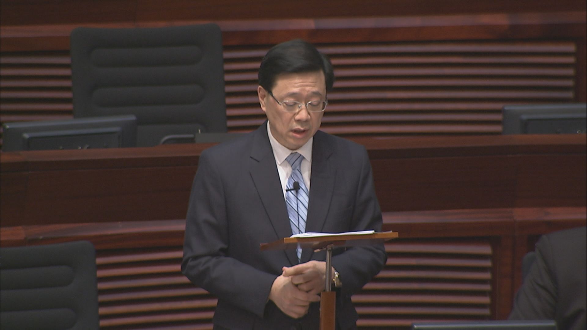 被問及警方研引入電槍　李家超無否認