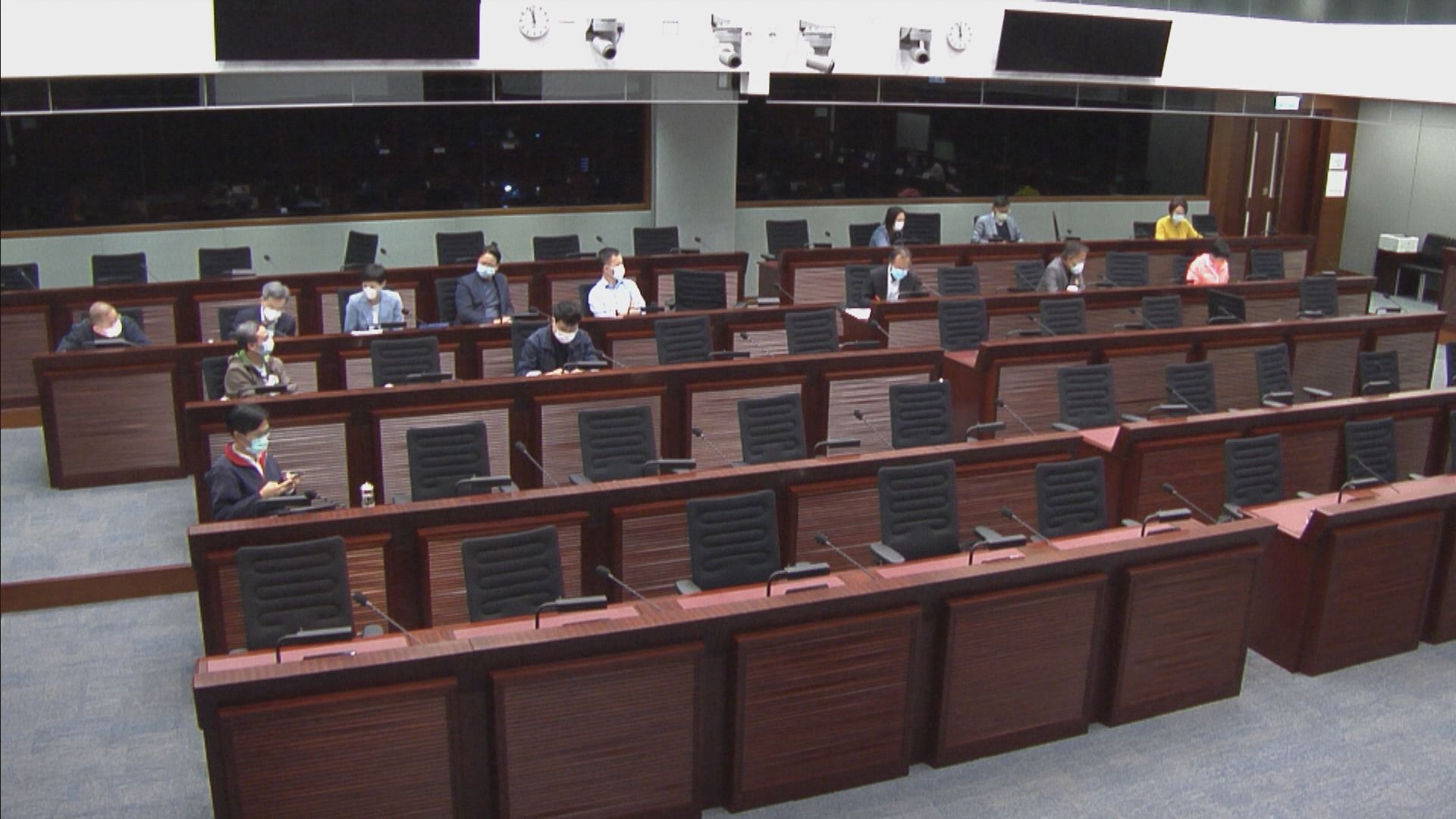 立法會委員會通過無約束力動議　要求禁非香港居民入境