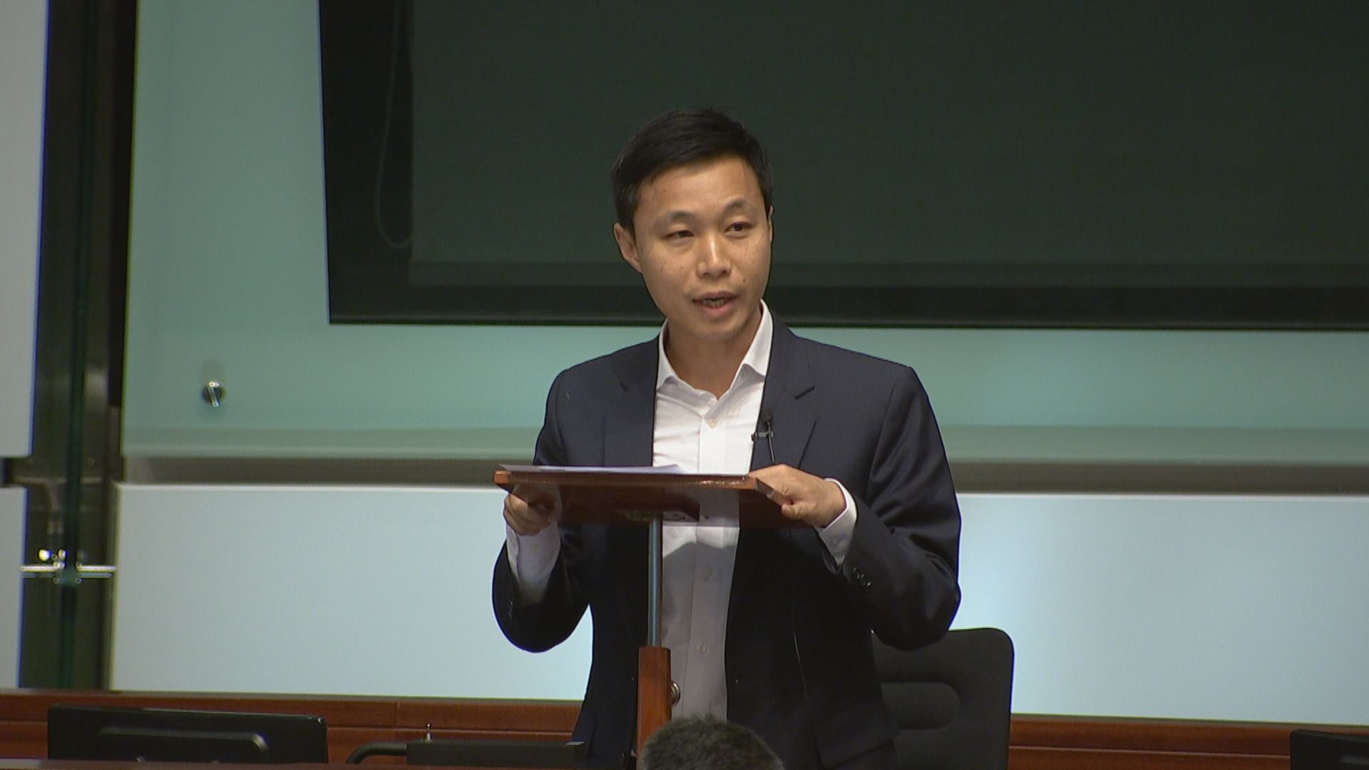 公眾衞生及市政修例草案恢復二讀　議員憂慮食環署人員處理阻街成磨心