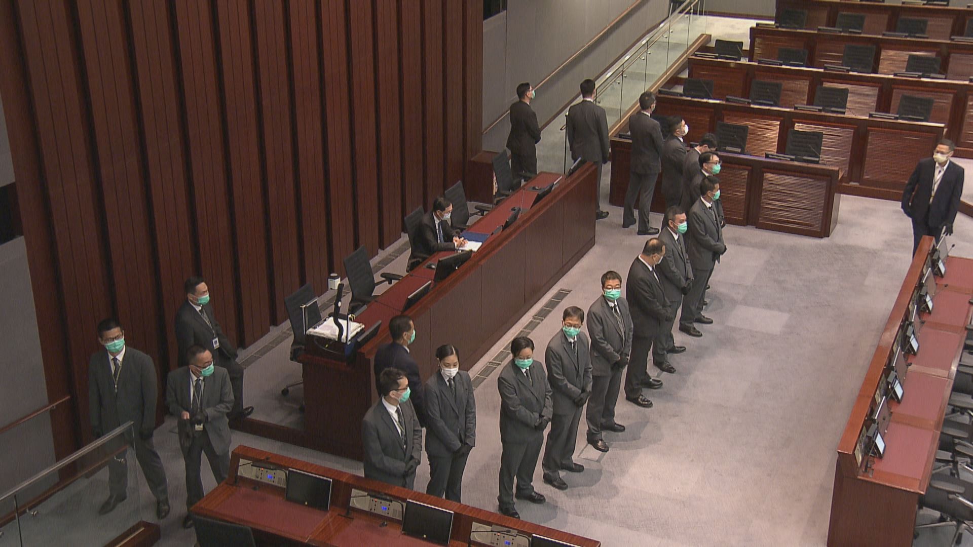 內會主席選舉　主持陳健波一早坐上主持位置