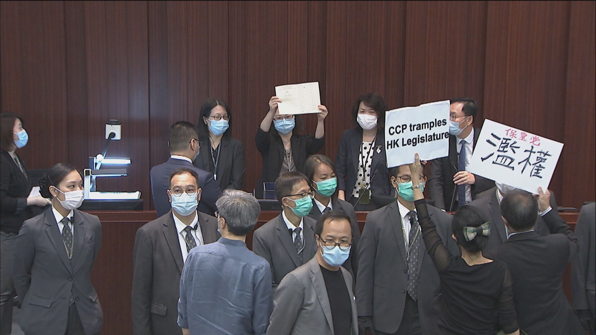 【一輪混亂】民主派杯葛投票　李慧琼連任內會主席　