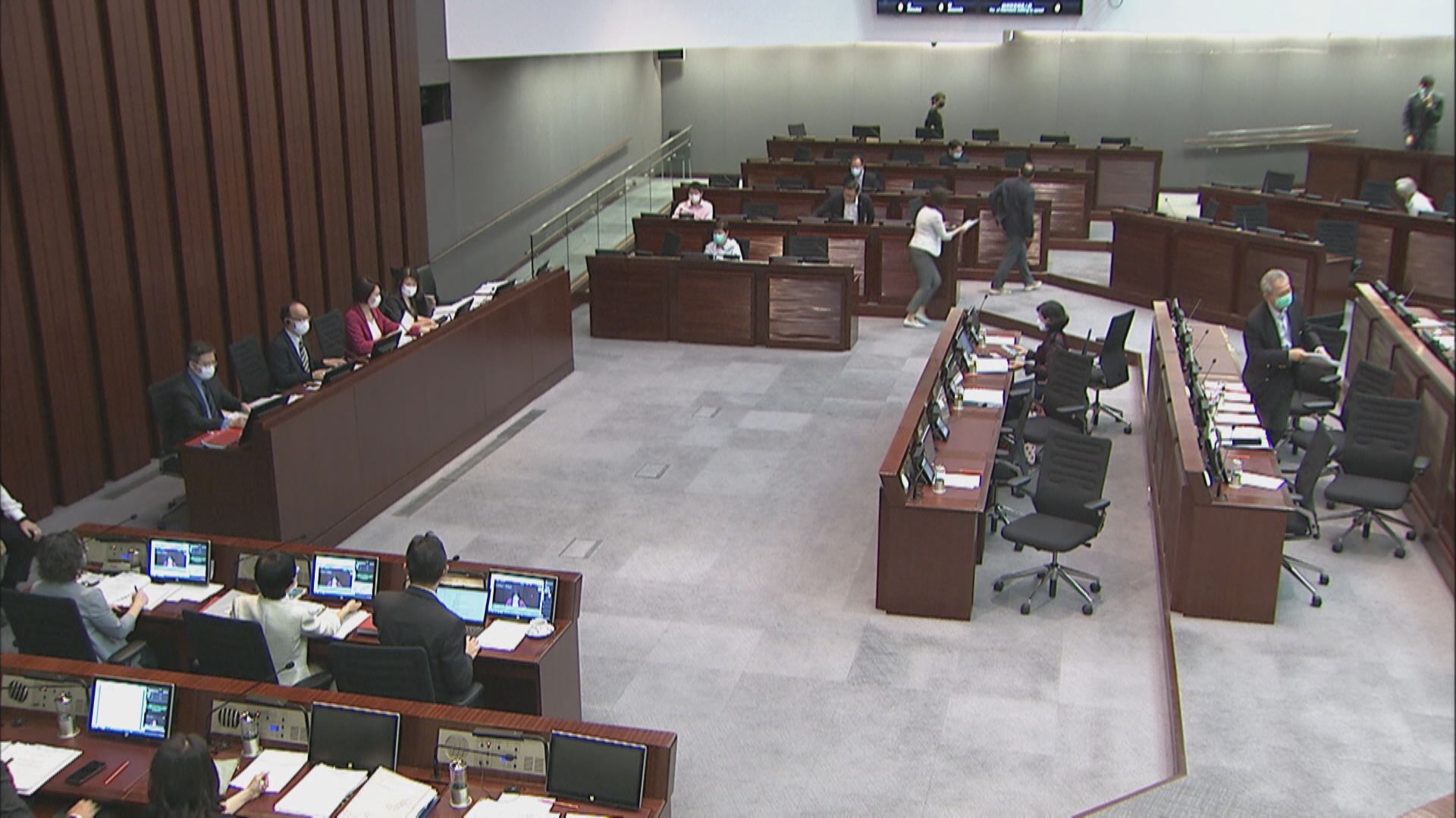 政府：正考慮暫不推動空置稅及專營的士立法