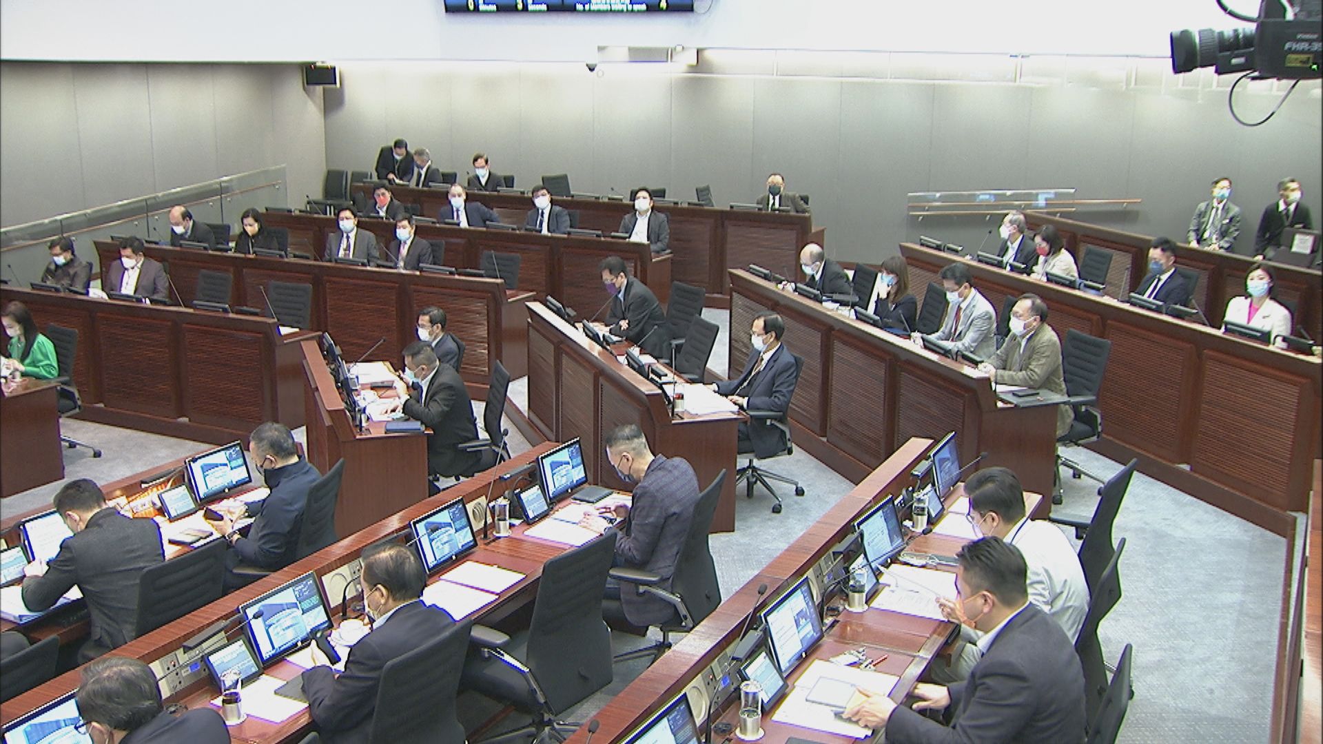 政府今年將向立法會提交約40項條例草案