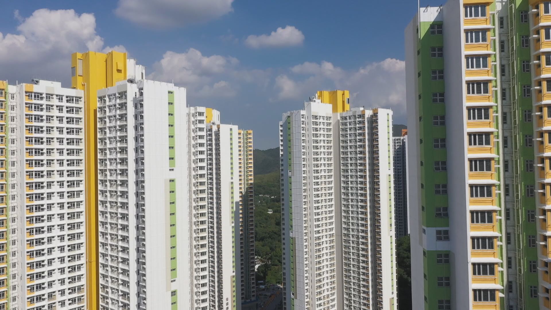 多名議員關注三年上樓目標何時達　陳帆指逐步改善公屋輪候時間