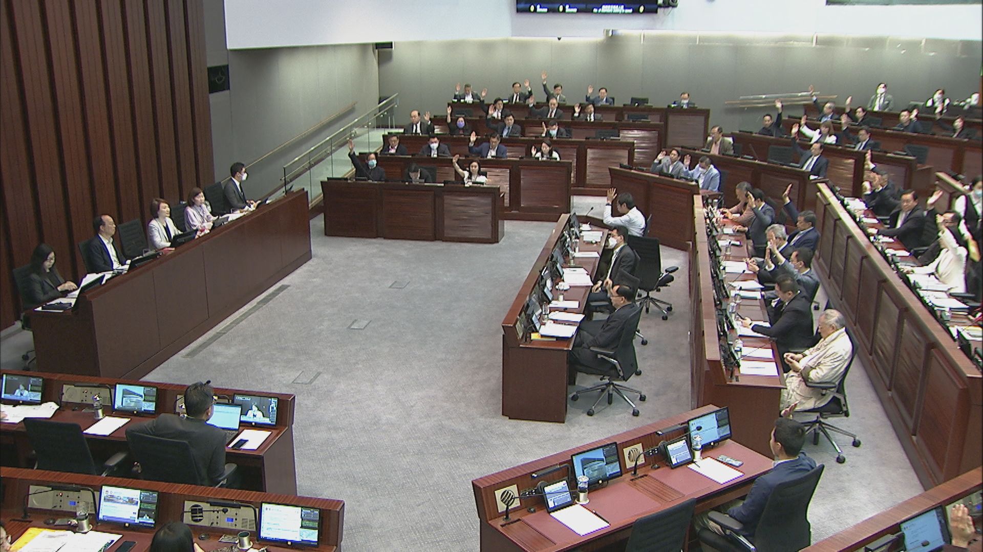 內會下設立小組委員會　討論區議會檢討方案