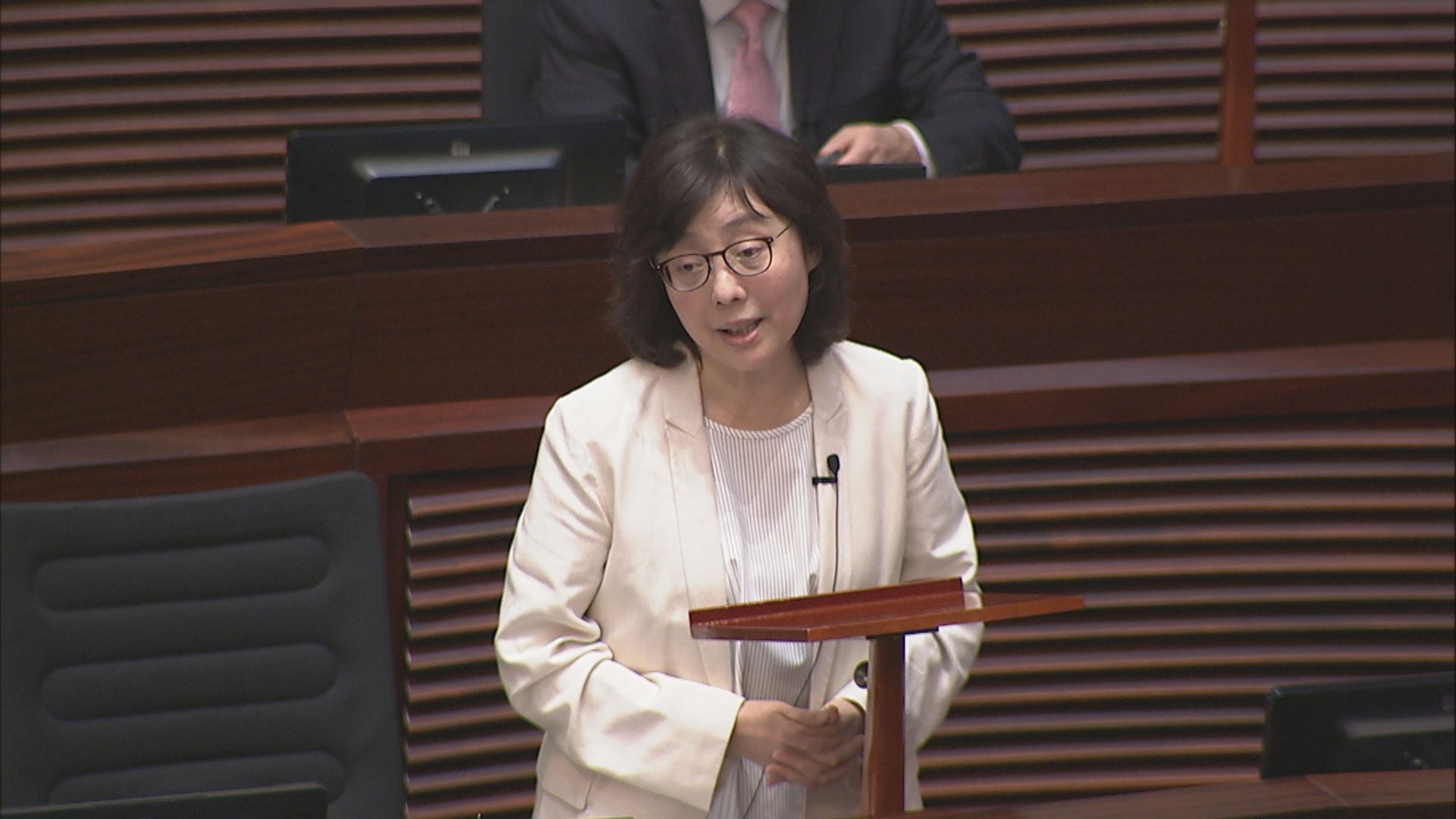 將軍澳有業主拆單位主力牆 甯漢豪：加強留意網上裝修短片是否違規