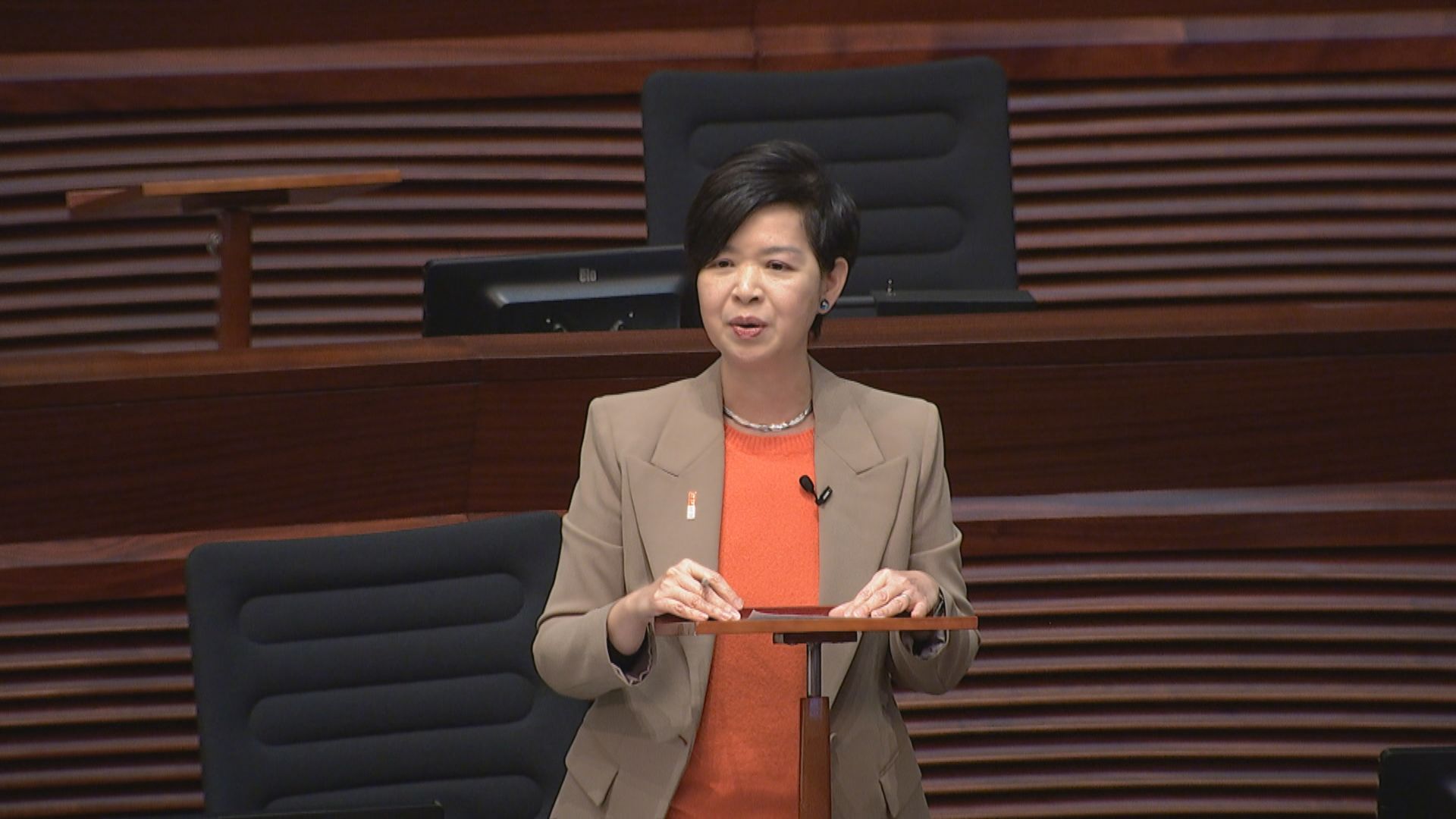 議員關注房協及房委會工程有否欠薪　何永賢︰如持續欠款中標機會很低