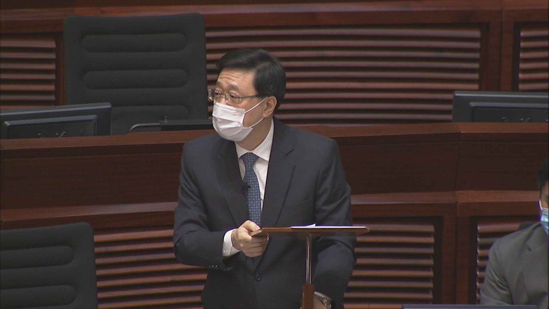 李家超：若許智峯不滿戶口被凍結可親自回港處理