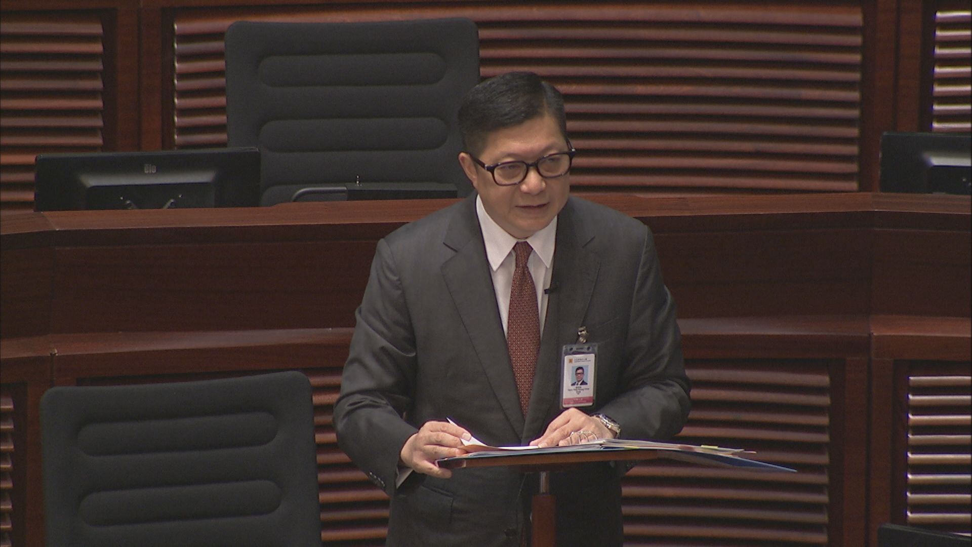 八成半人已換新身份證 鄧炳強：視乎換證進度決定何時宣告舊款失效