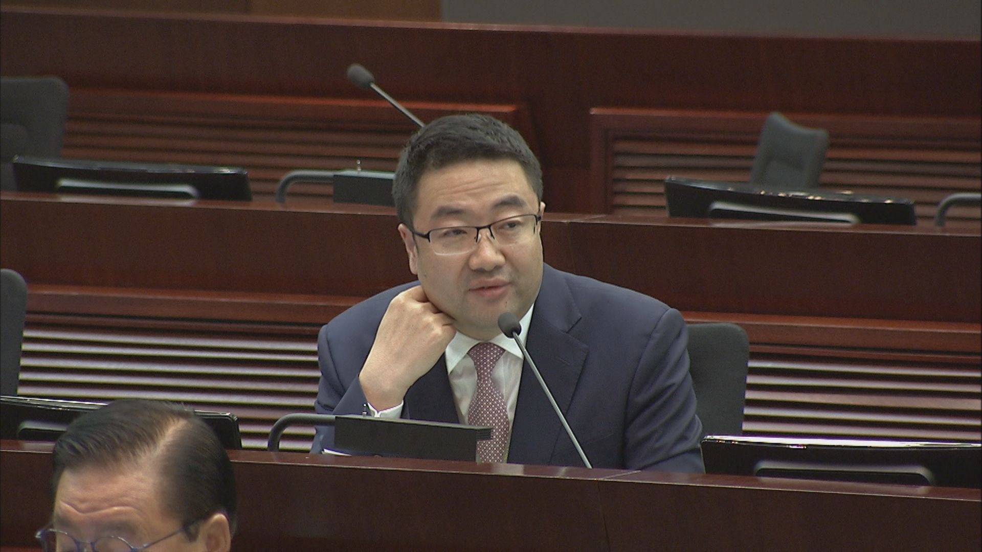 議員關注內地高才難匯款來港 開公司有困難