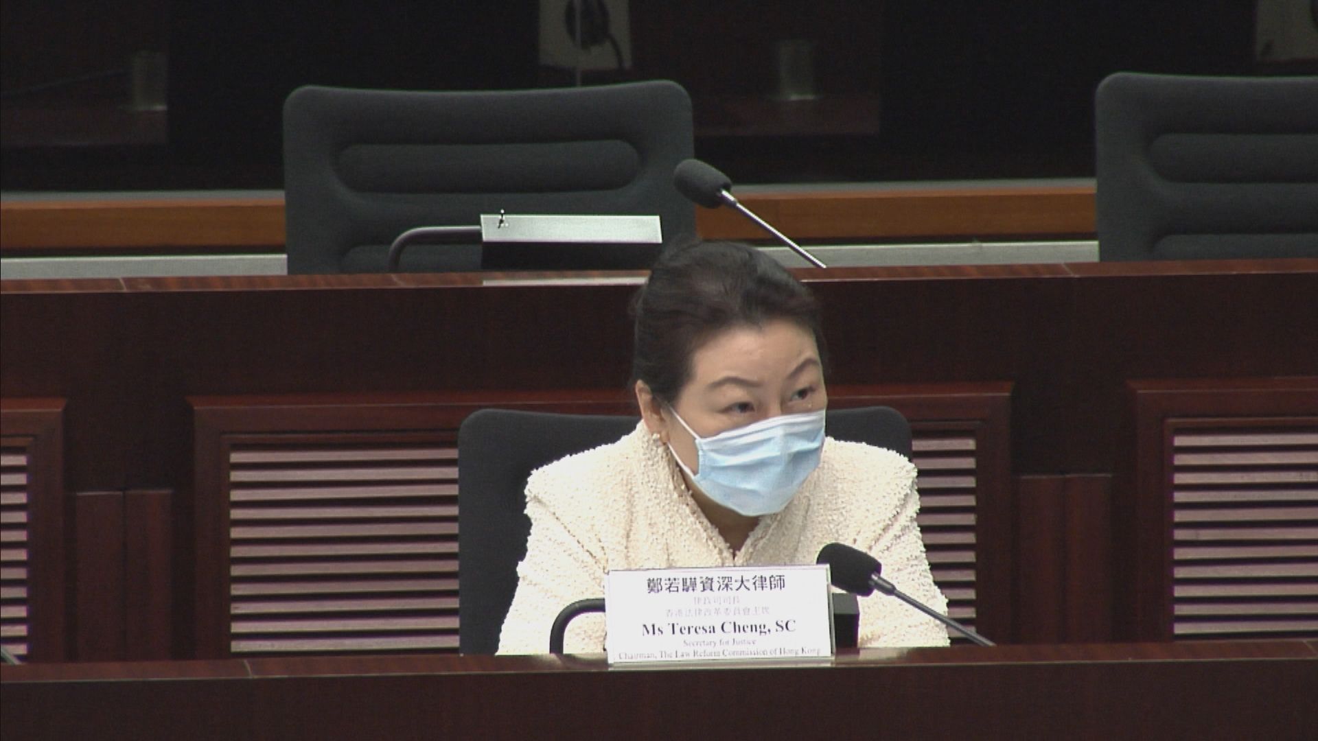 立法會委員會　鄭若驊拒回應國安法提問