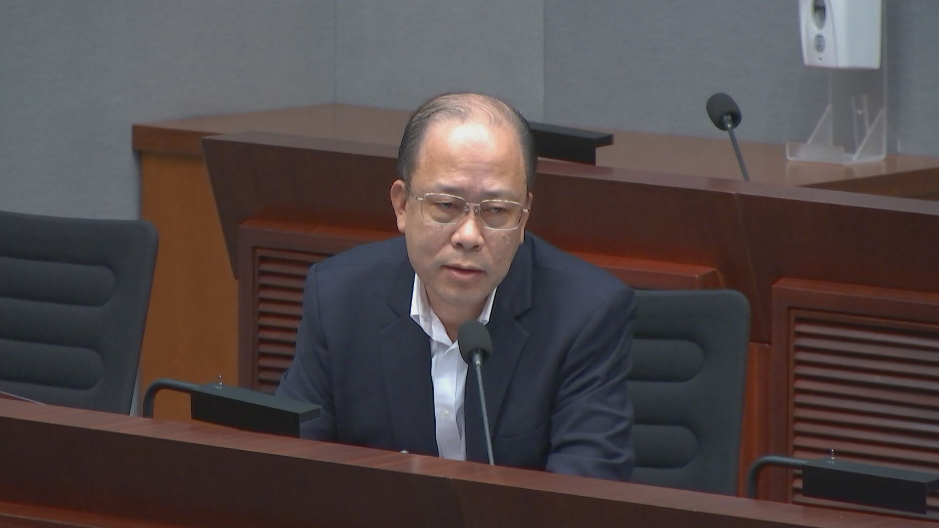 周小松：難請小巴司機因工資過低　輸入外勞不合理