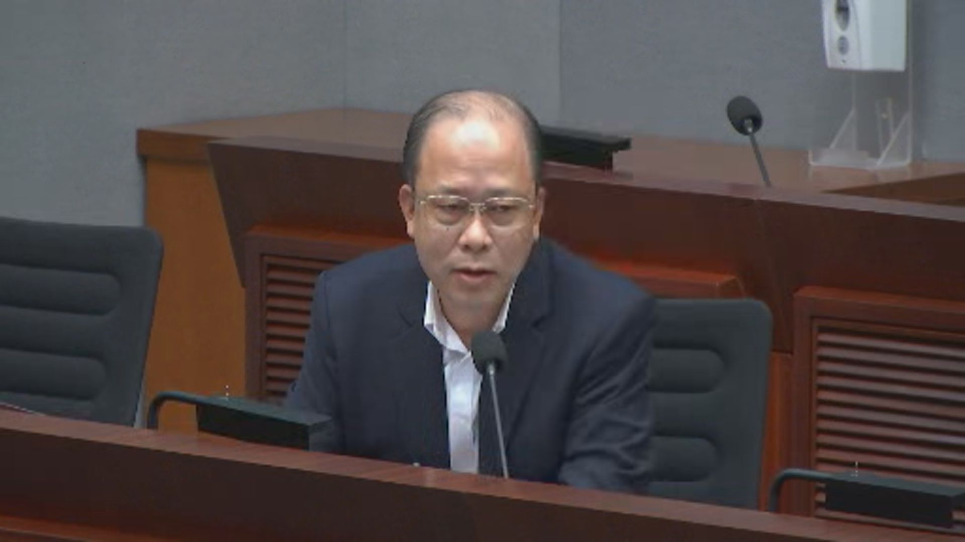 政府計劃輸入小巴司機等2萬名外勞 周小松：工資過低難請人、不應以外勞解決