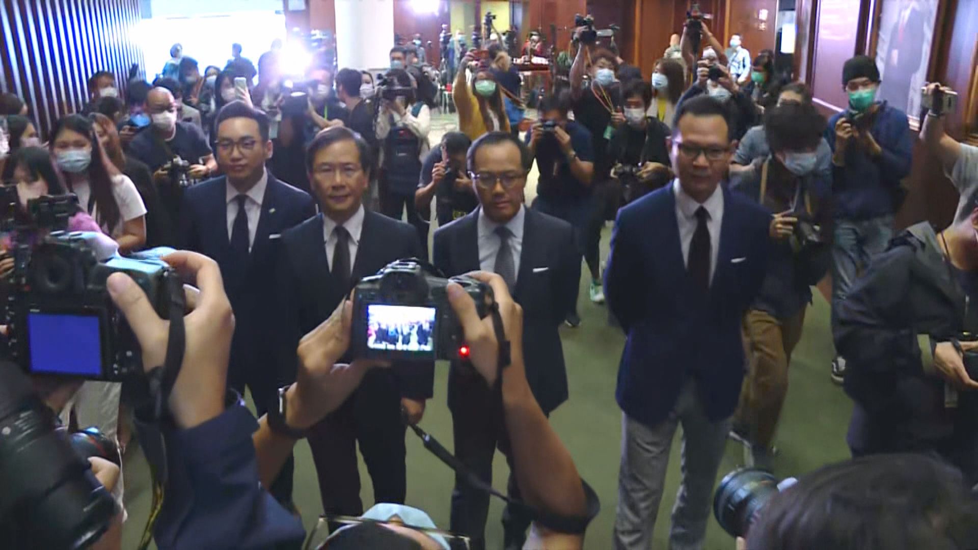 被撤銷資格議員薪津問題　行管會決定提和解協議