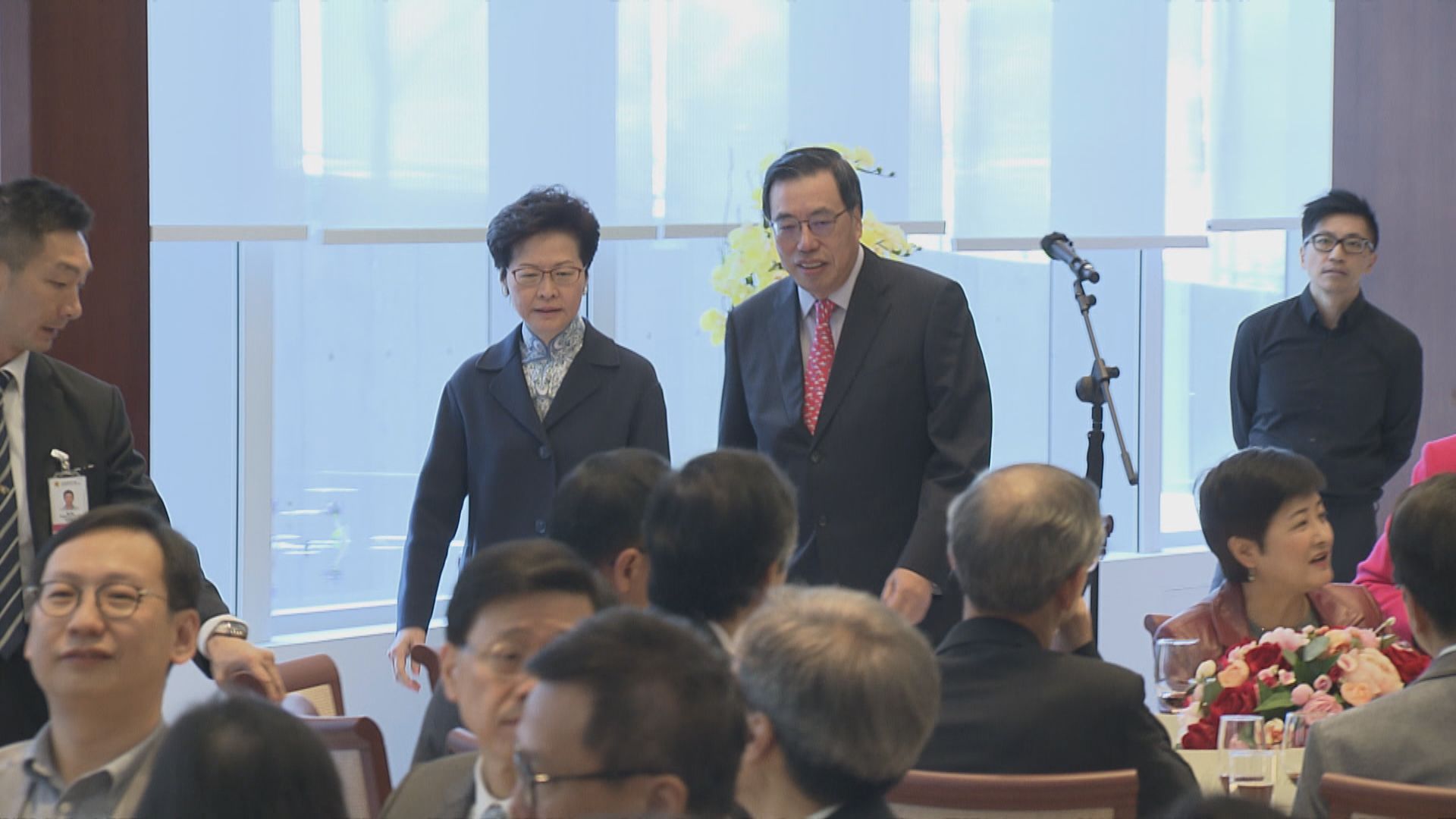 林鄭月娥率官員與立法會議員午宴