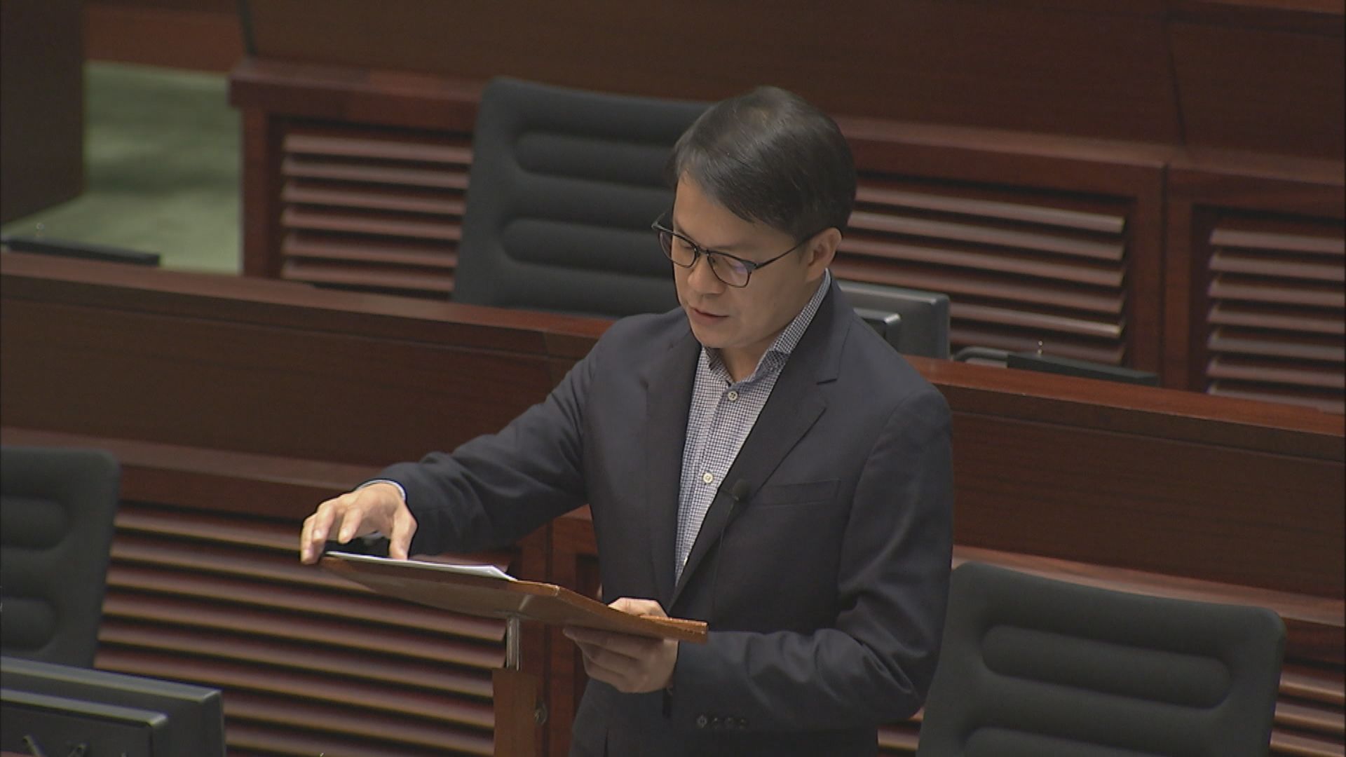 有建制派議員反對削減警隊及多個政府部門開支