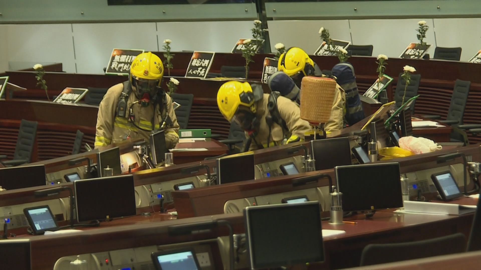 朱凱廸會議期間淋潑液體　會議一度暫停約四小時