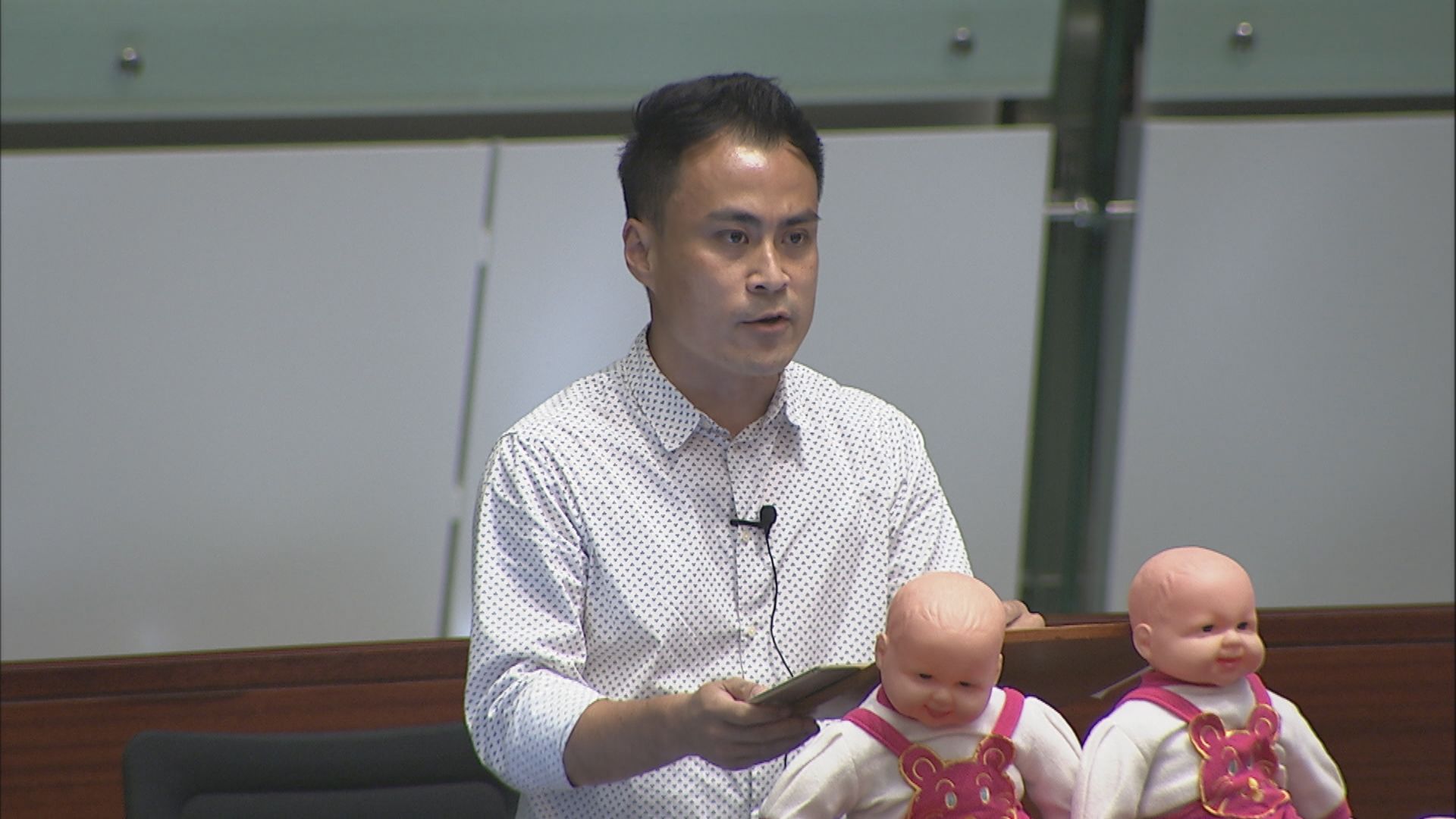 立會二讀延長產假草案一度流會　建制派批民主派政治化民生議題