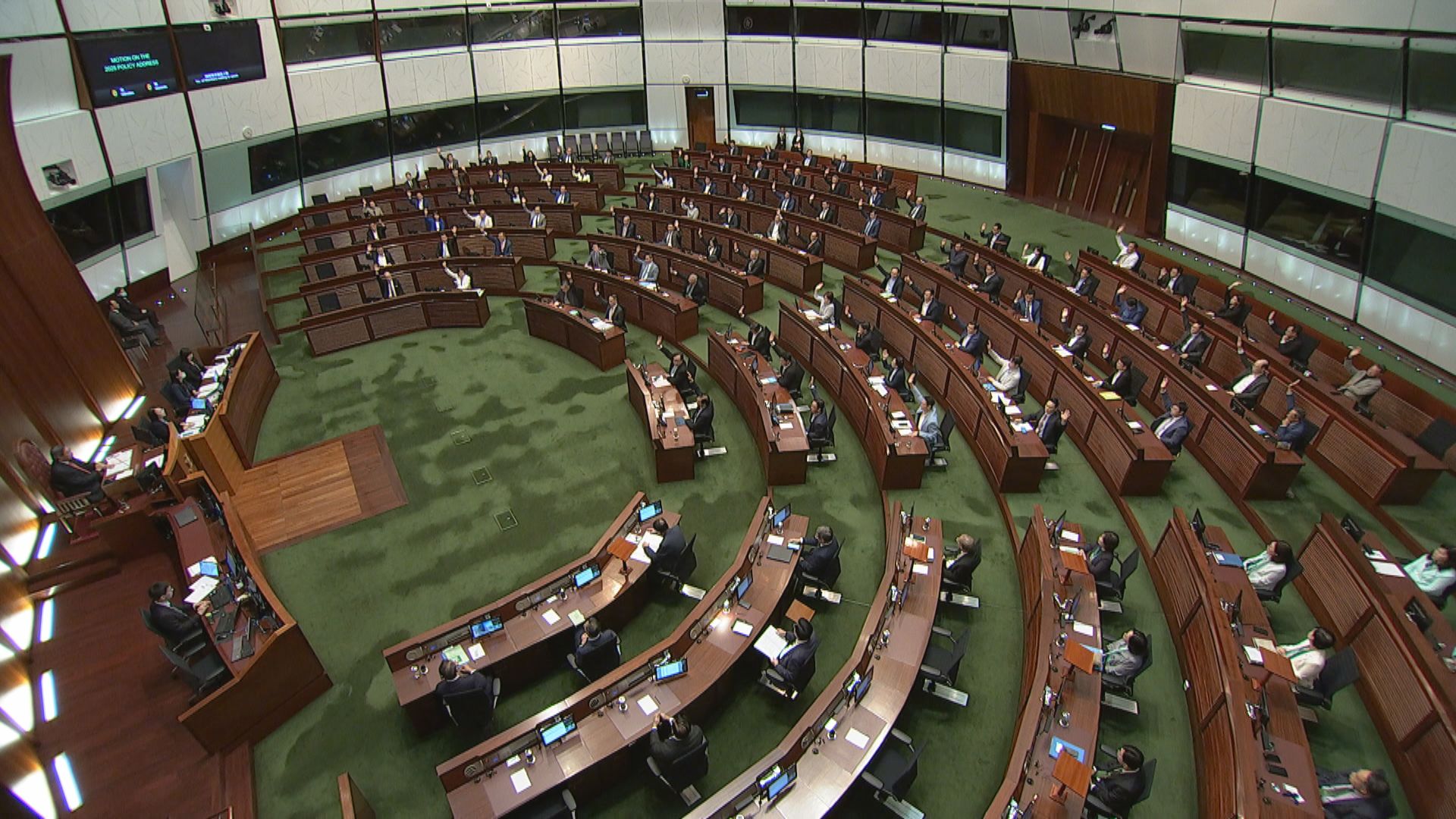 立法會通過施政報告致謝議案