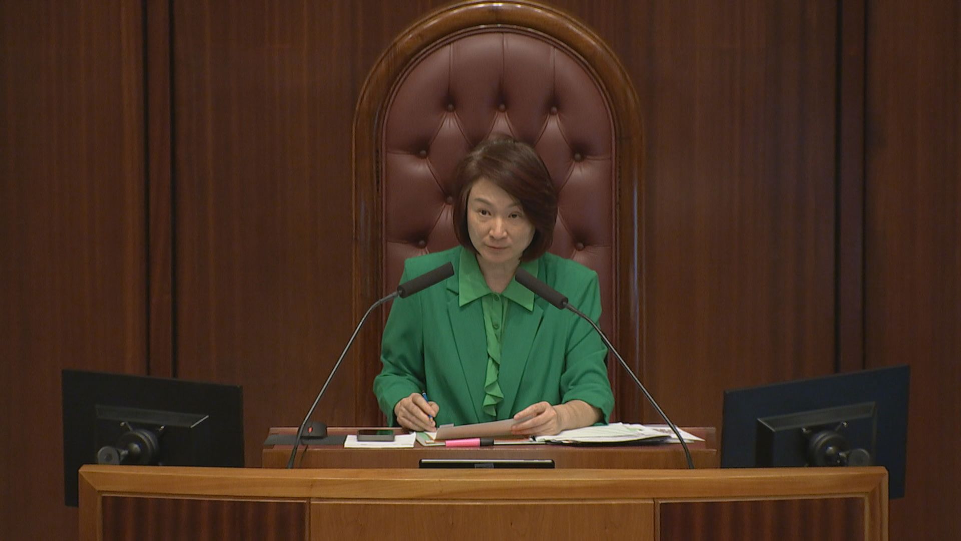 立法會通過本港首個五年規劃及施政報告致謝議案