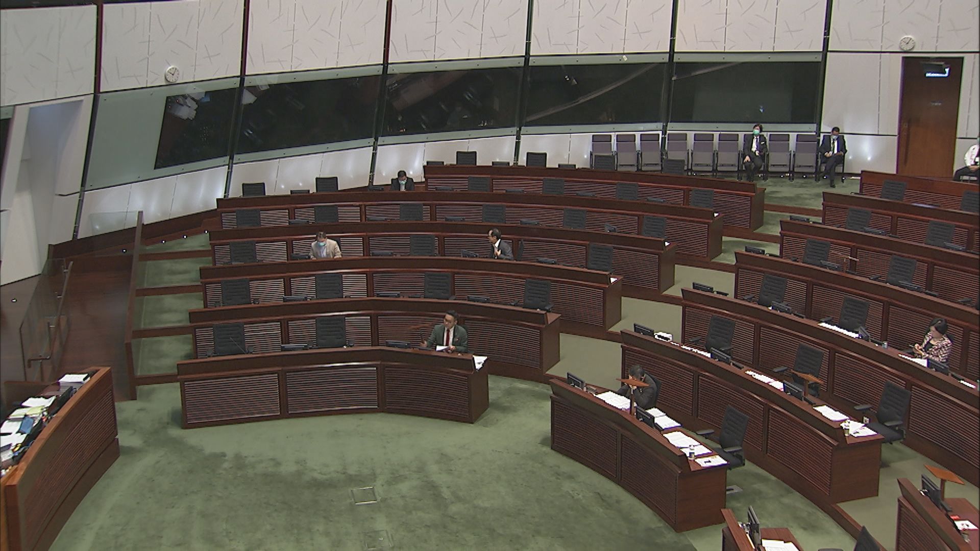 立法會因法定人數不足一度流會