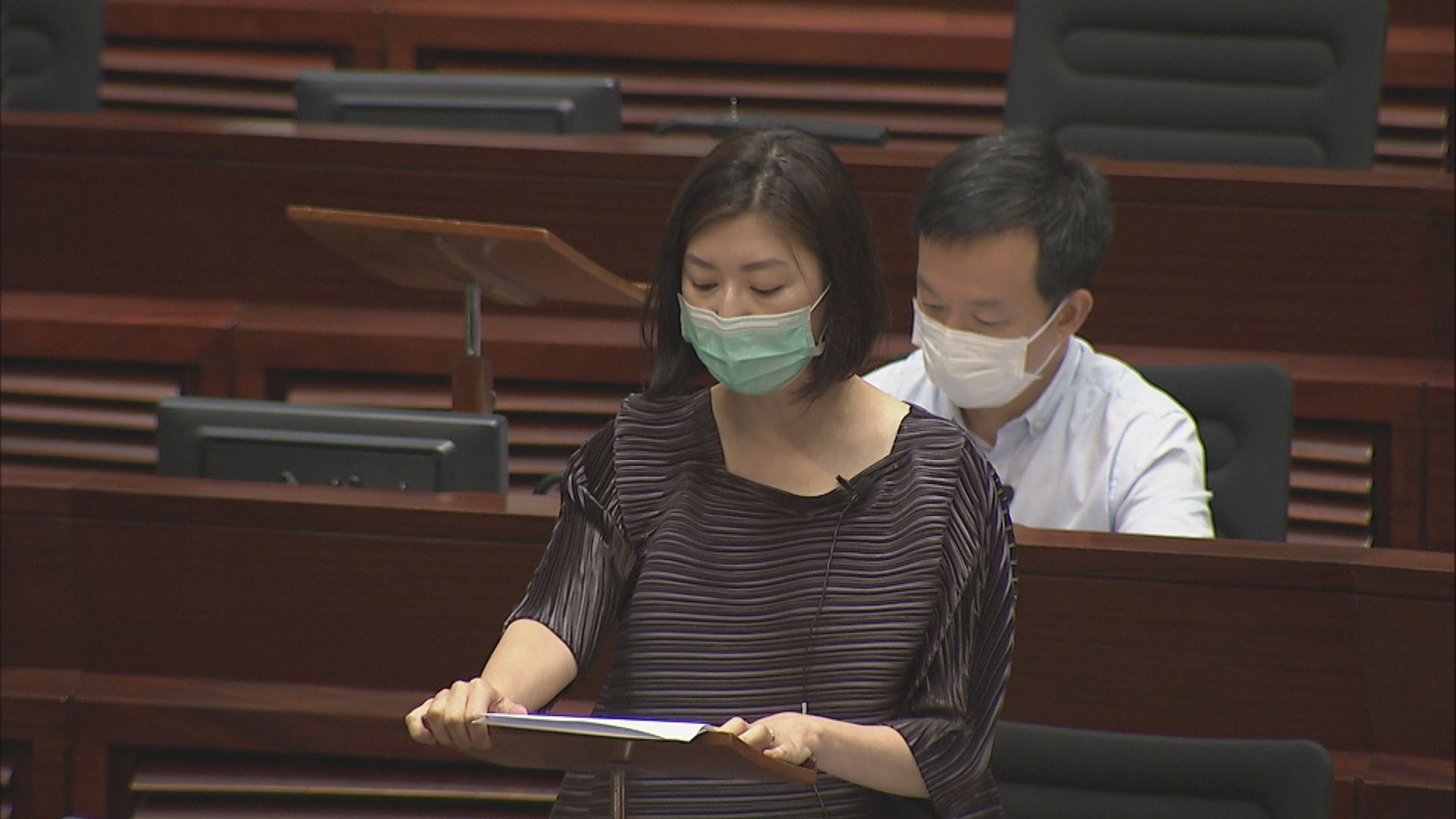 容海恩指懷孕時遭毛孟靜出言冒犯　提譴責議案