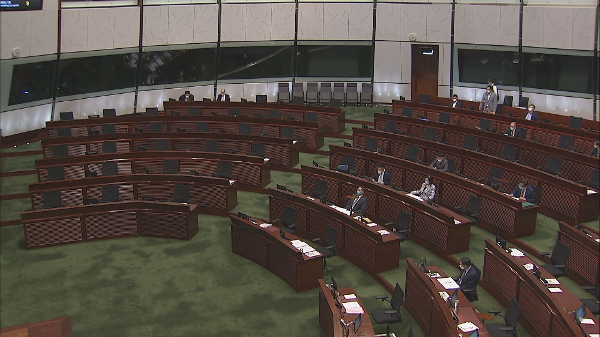 立法會二讀辯論取消強積金對沖條例草案　勞工界籲盡快通過商界憂引發裁員潮