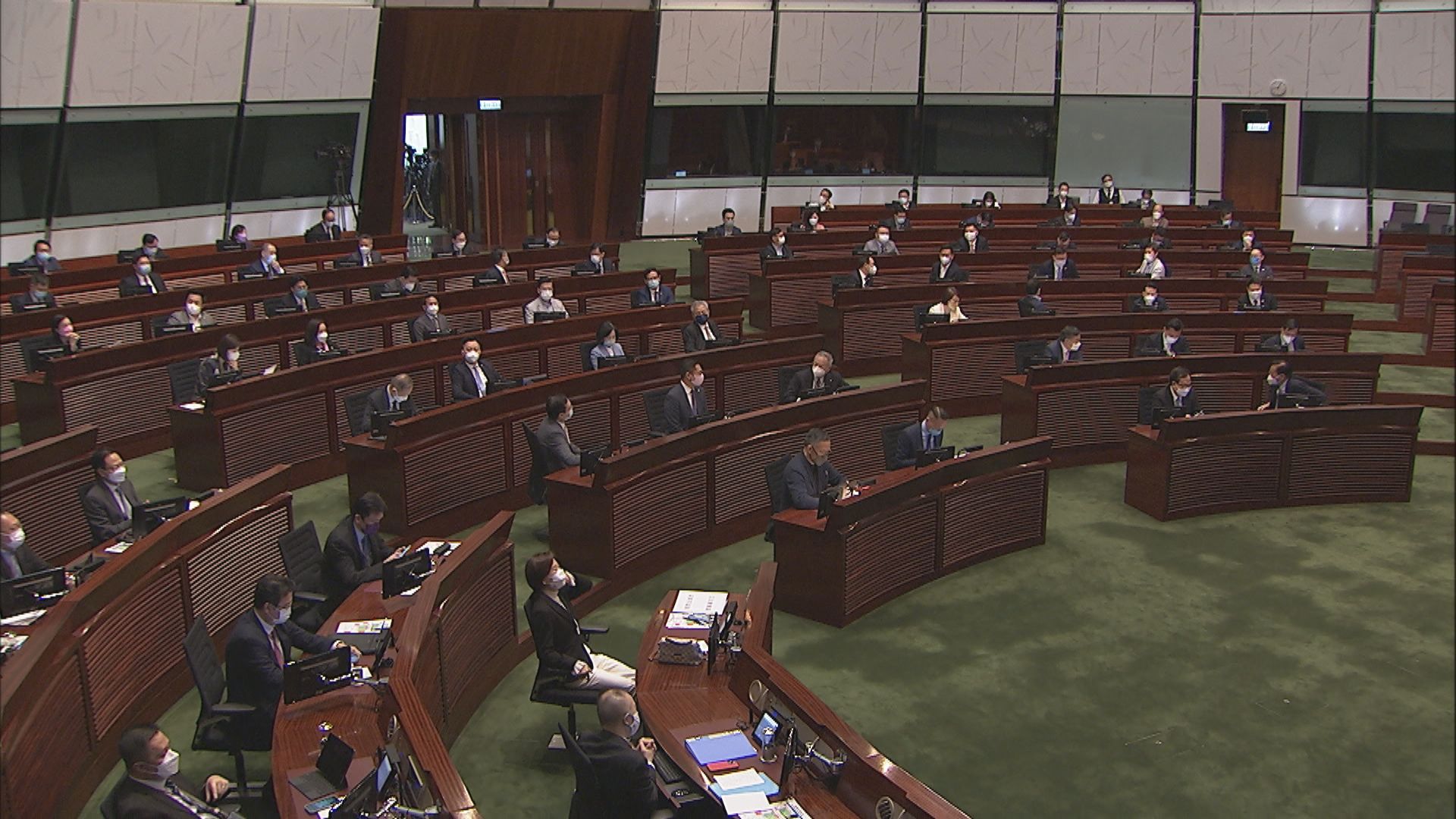 立法會通過取消強積金對沖　羅致光：改善退休保障重要里程碑