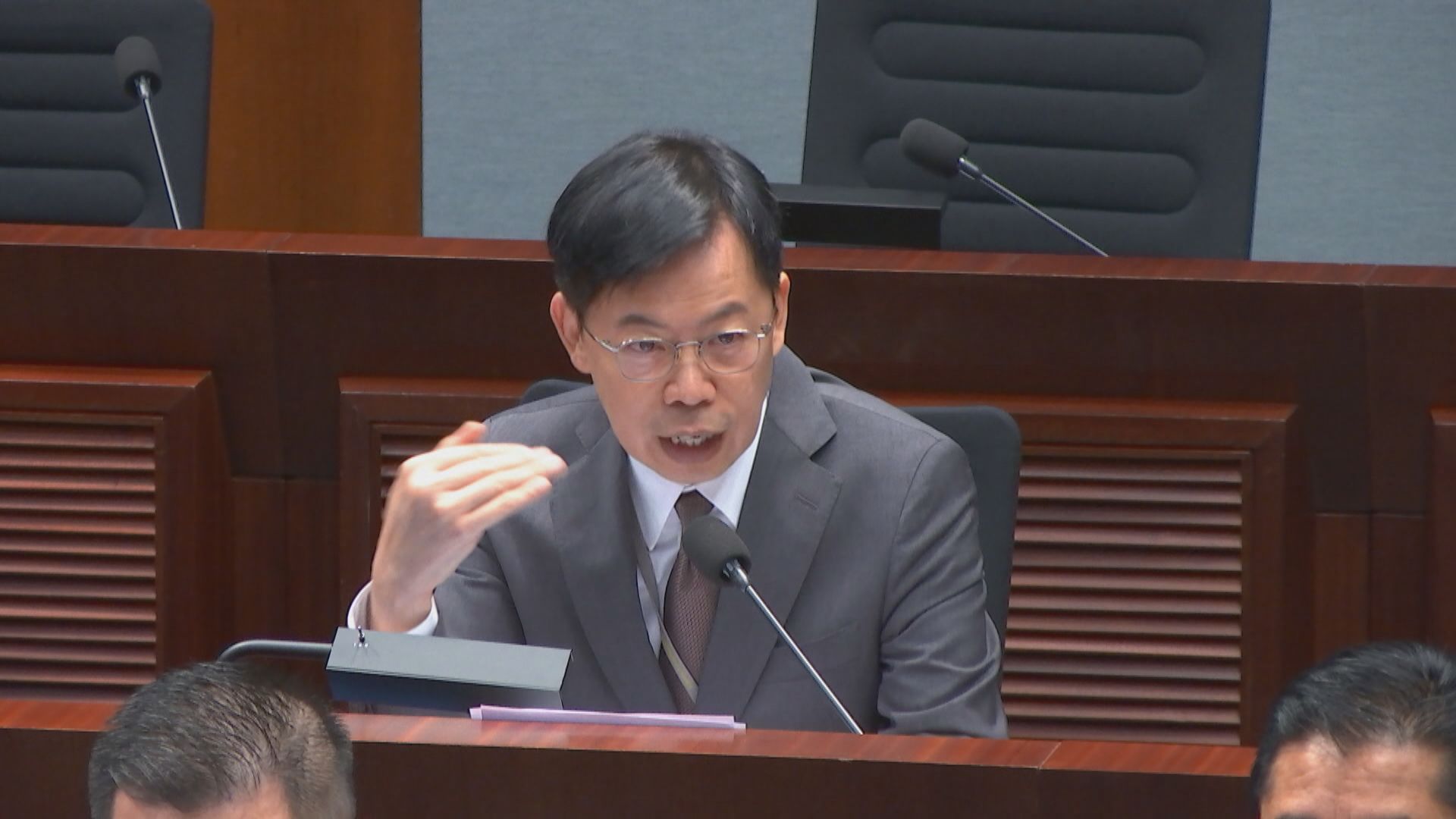 自願性供款扣稅上限擬劃一上調 議員質疑造成不公平