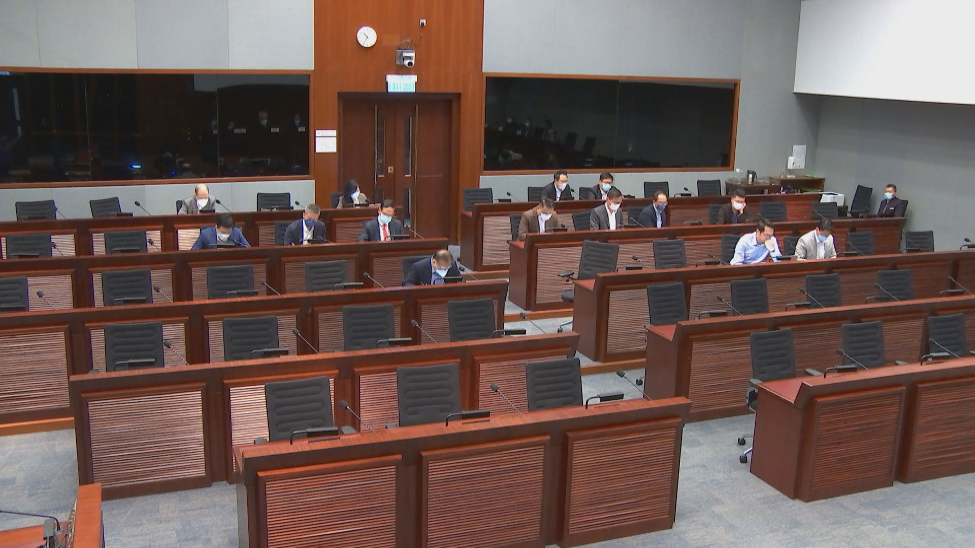 議員不滿港鐵賺錢仍加價　建議與服務表現掛鈎