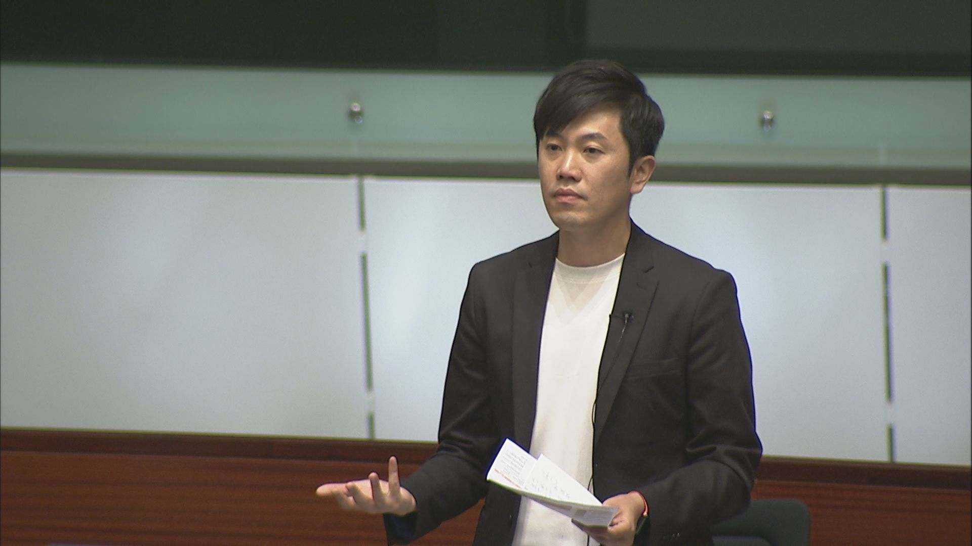 區議員宣誓修例草案二讀　建制支持鄭松泰批太嚴會反對