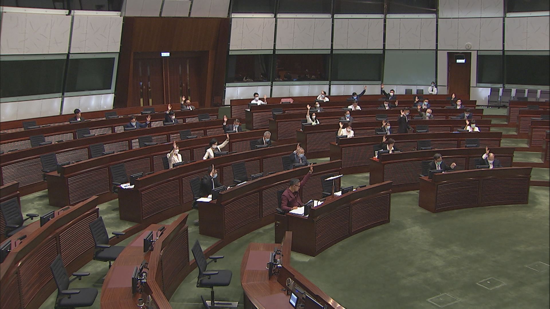 立法會三讀通過區議員宣誓修例草案