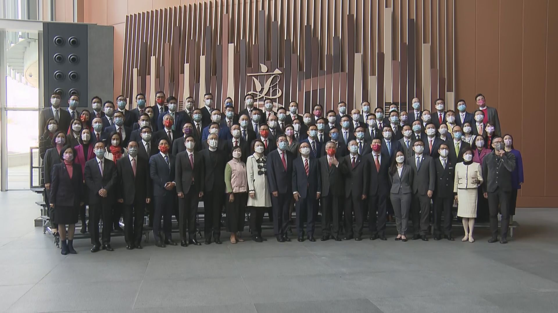 新一屆議員宣誓　狄志遠及陸頌雄被指不清晰須重讀誓詞