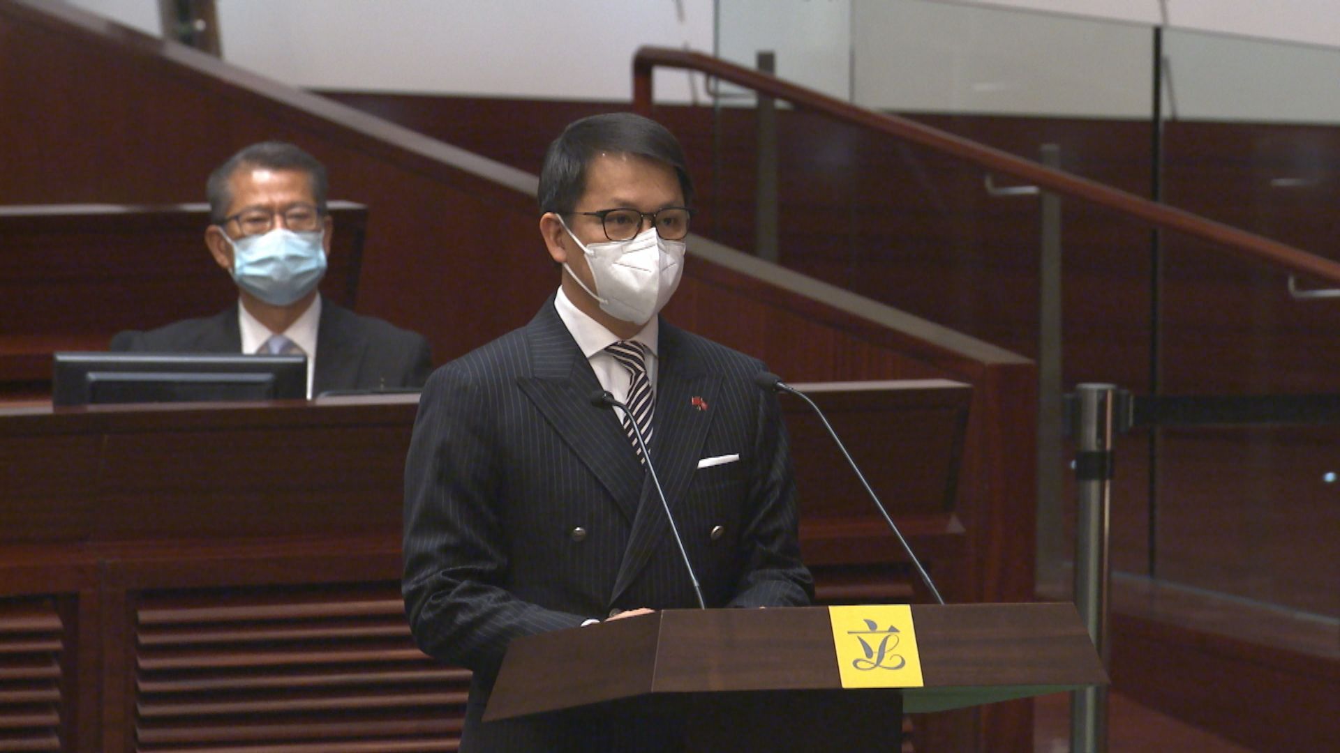 陳克勤宣誓無按規定舉右手   狄志遠及陸頌雄須重讀誓詞