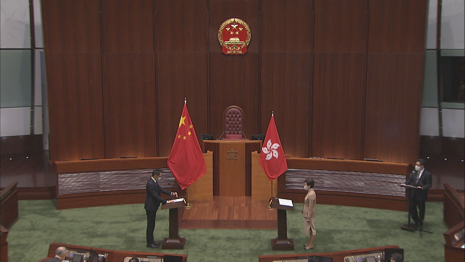 行政長官確定全體90名議員宣誓有效