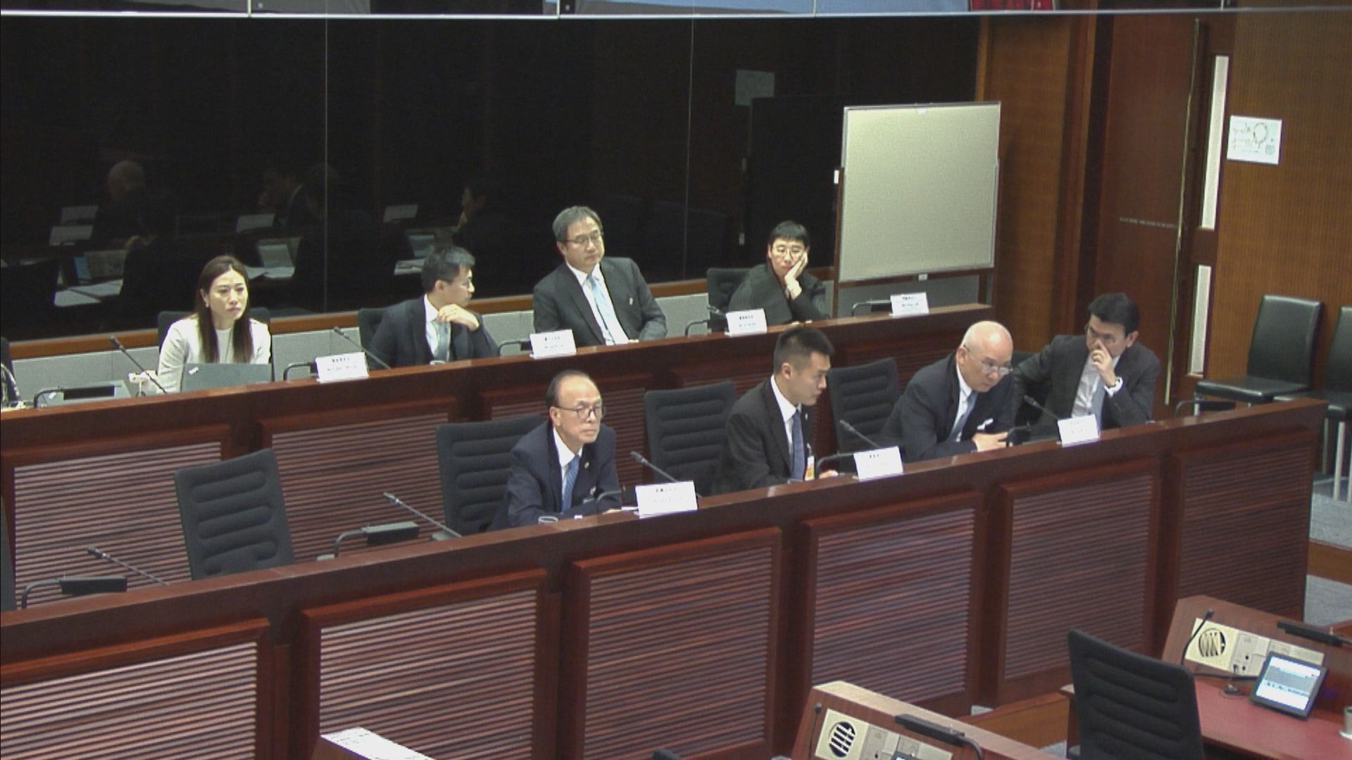 經濟事務委員會支持政府向海洋公園一筆過資助逾百億