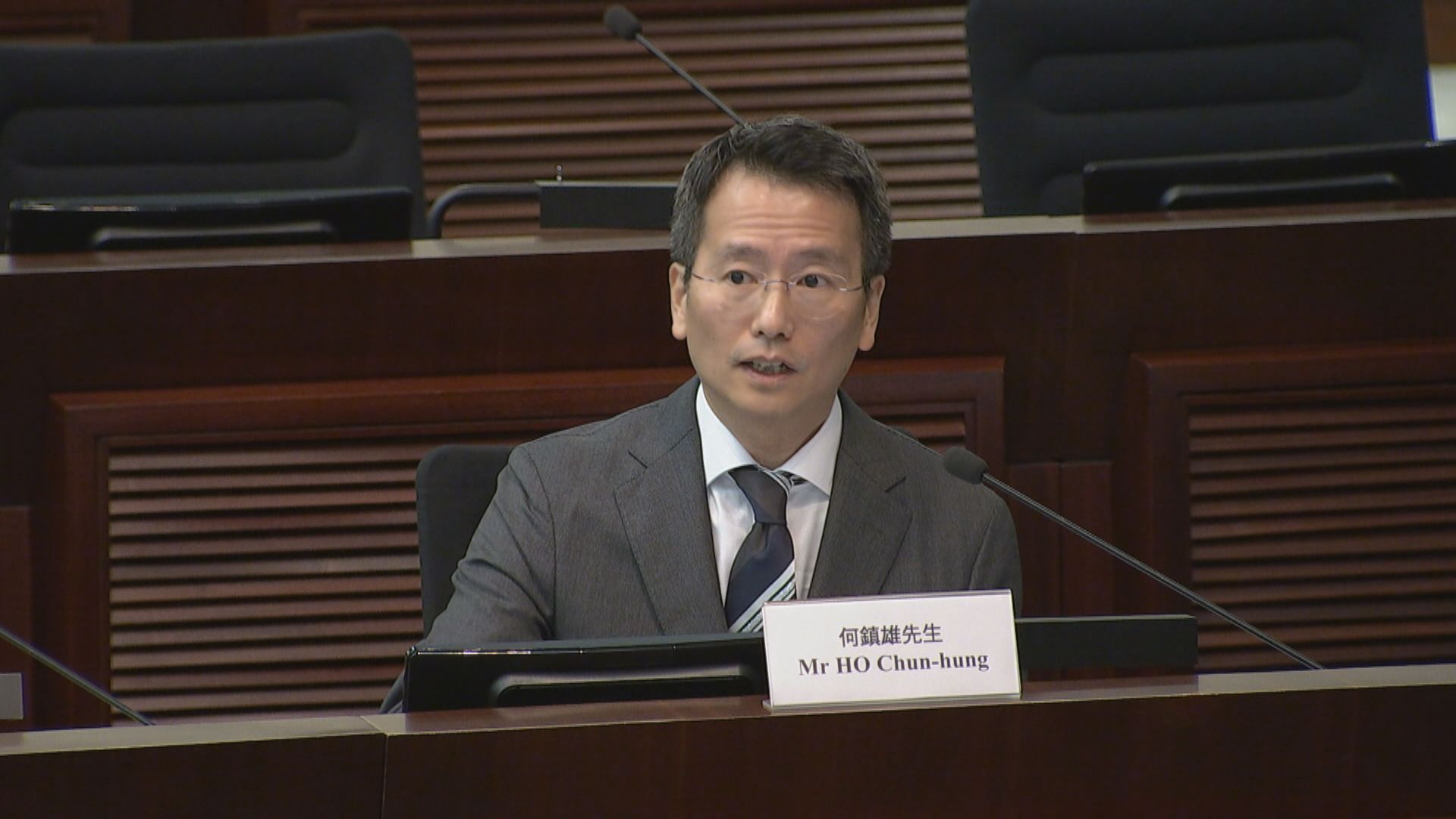 議員質疑強制驗窗監管不力　屋宇署指已量化發警告信指引