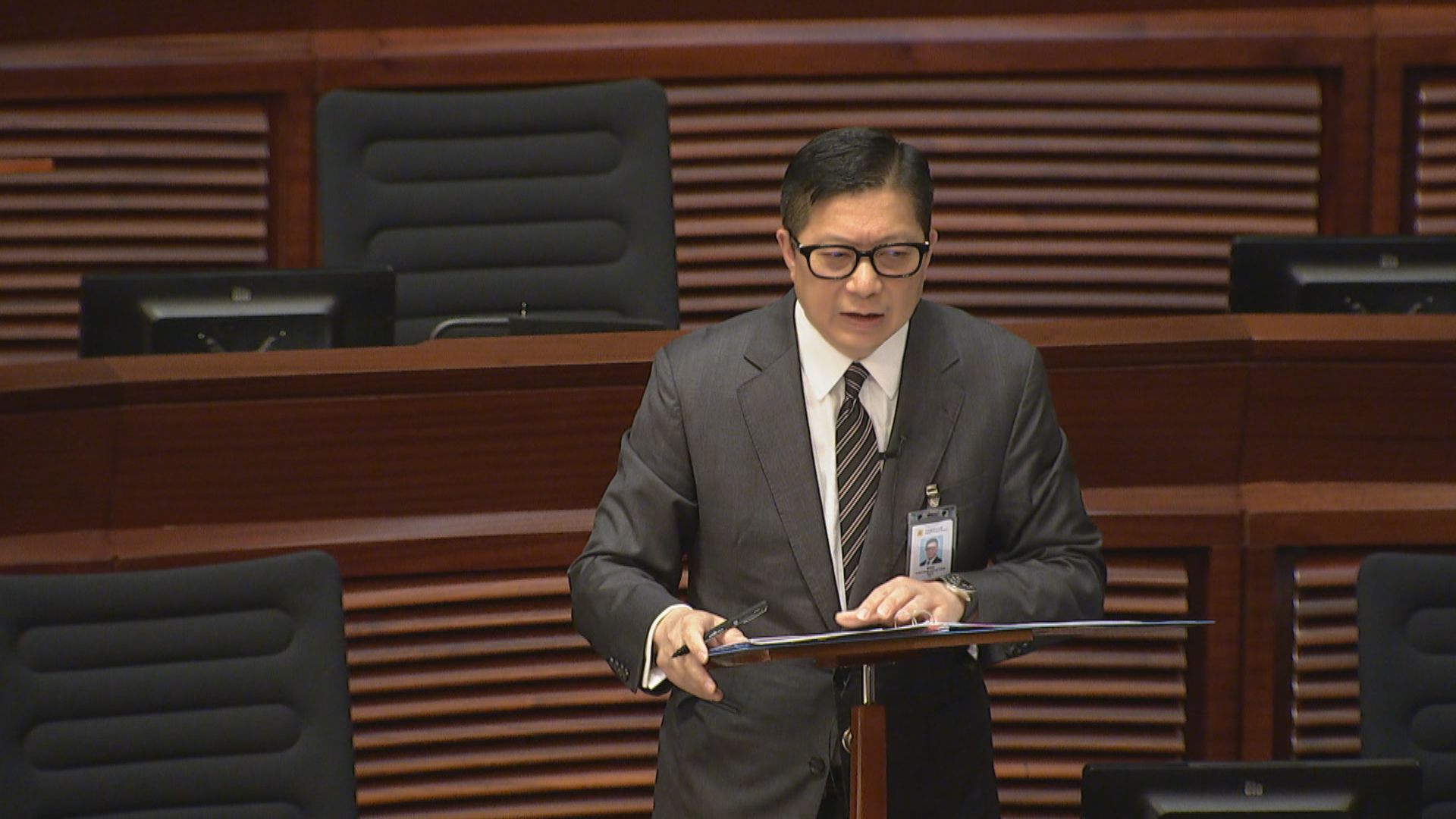 議員倡請退役駐港部隊填警隊空缺　鄧炳強：公務員須為永久居民