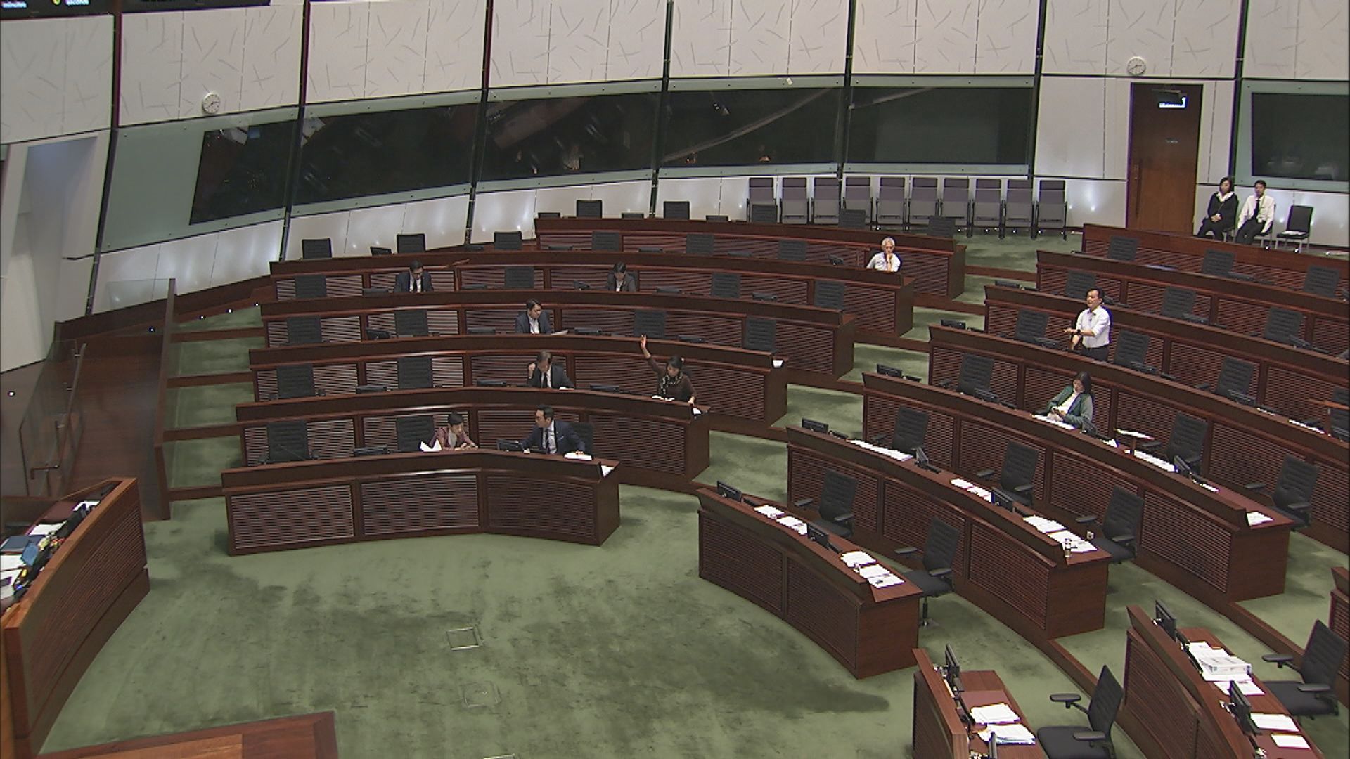 立會未完成討論將延長產假草案繞過內會