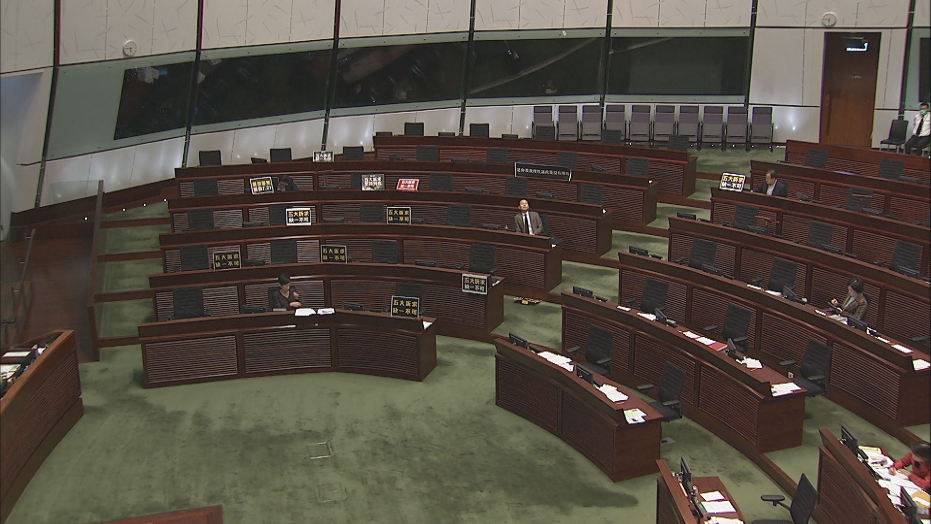 立法會通過產假修例繞內會審議