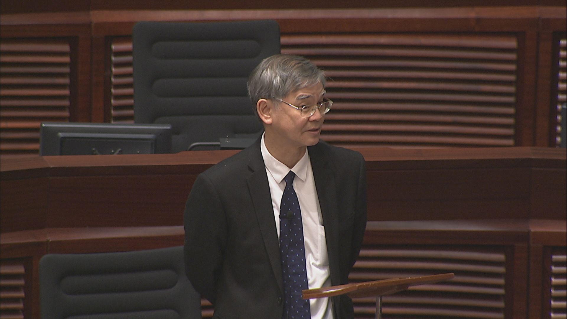 立會通過產假修例繞內會審議　羅致光：符合議事規則