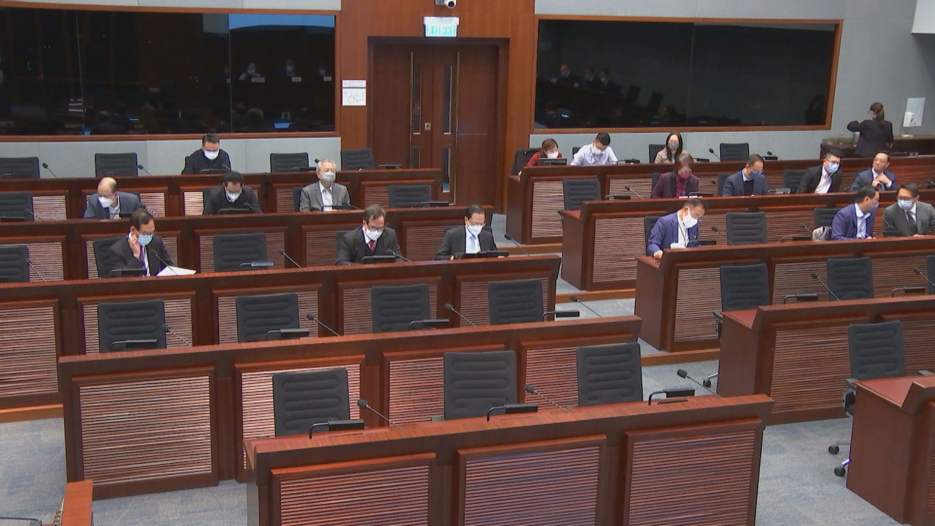 議員不滿嚴重鐵路事故頻生　港鐵稱會利用科技改善