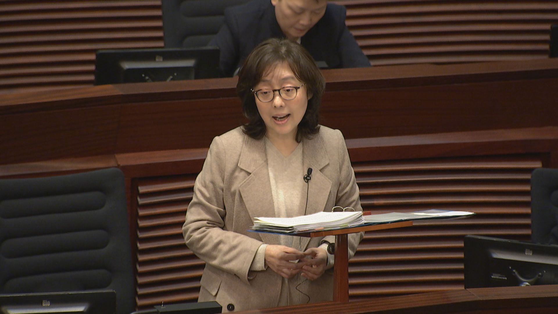 甯漢豪指大型樓宇維修工將程升格為一級小型工程　市建局「招標妥」擬定更嚴謹預審名單