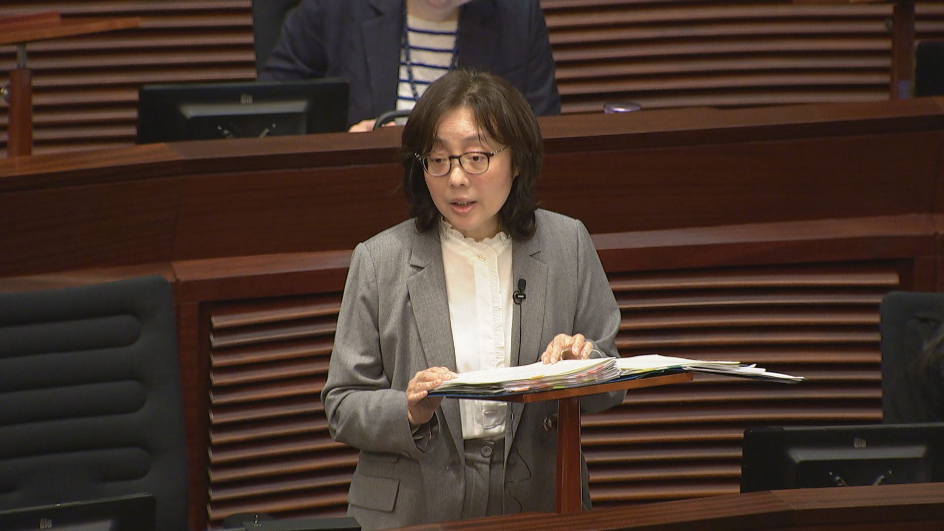 外界促設維修監管局　甯漢豪：須思考是否與屋宇署功能重疊