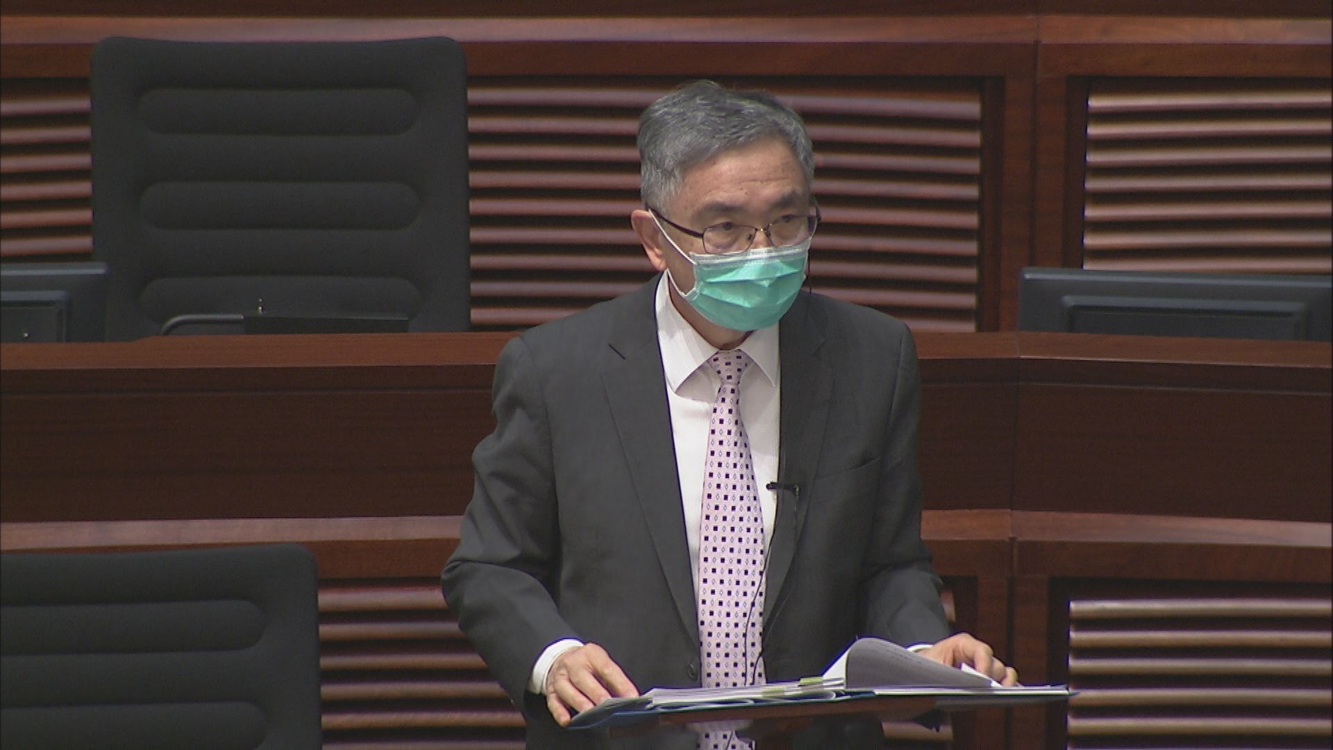 劉怡翔於立法會答非所問要議員重覆提問