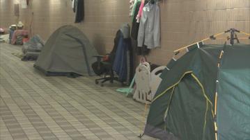 當局指清理公眾地方垃圾行動 食環無票控露宿者